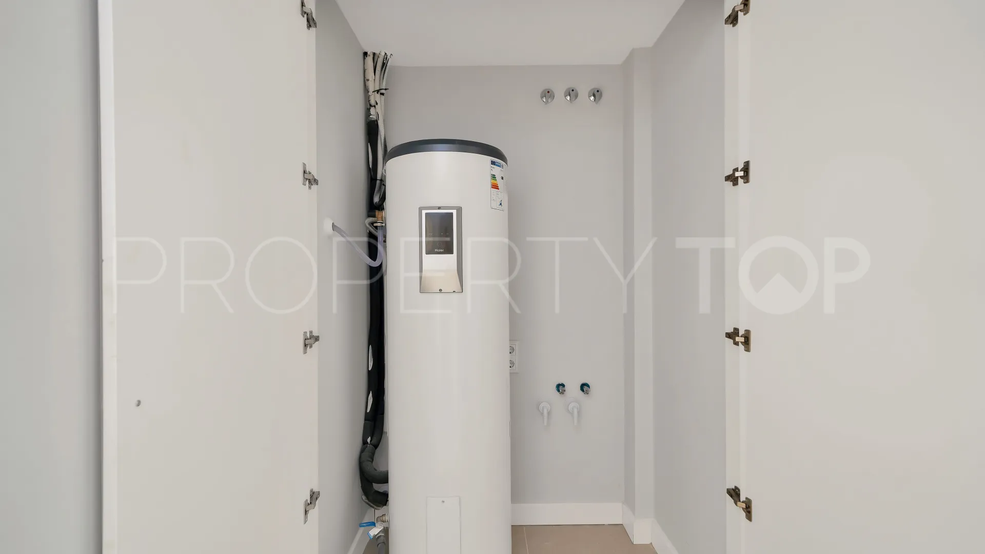 For sale 2 bedrooms ground floor apartment in Estepona East