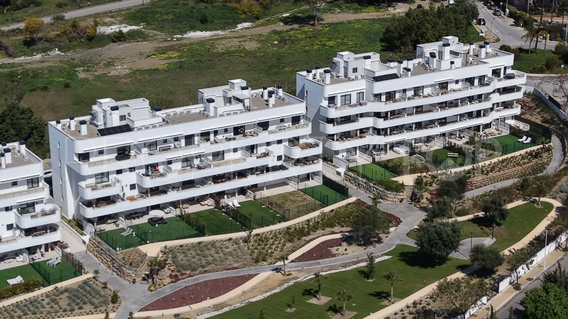 For sale 2 bedrooms ground floor apartment in Estepona East