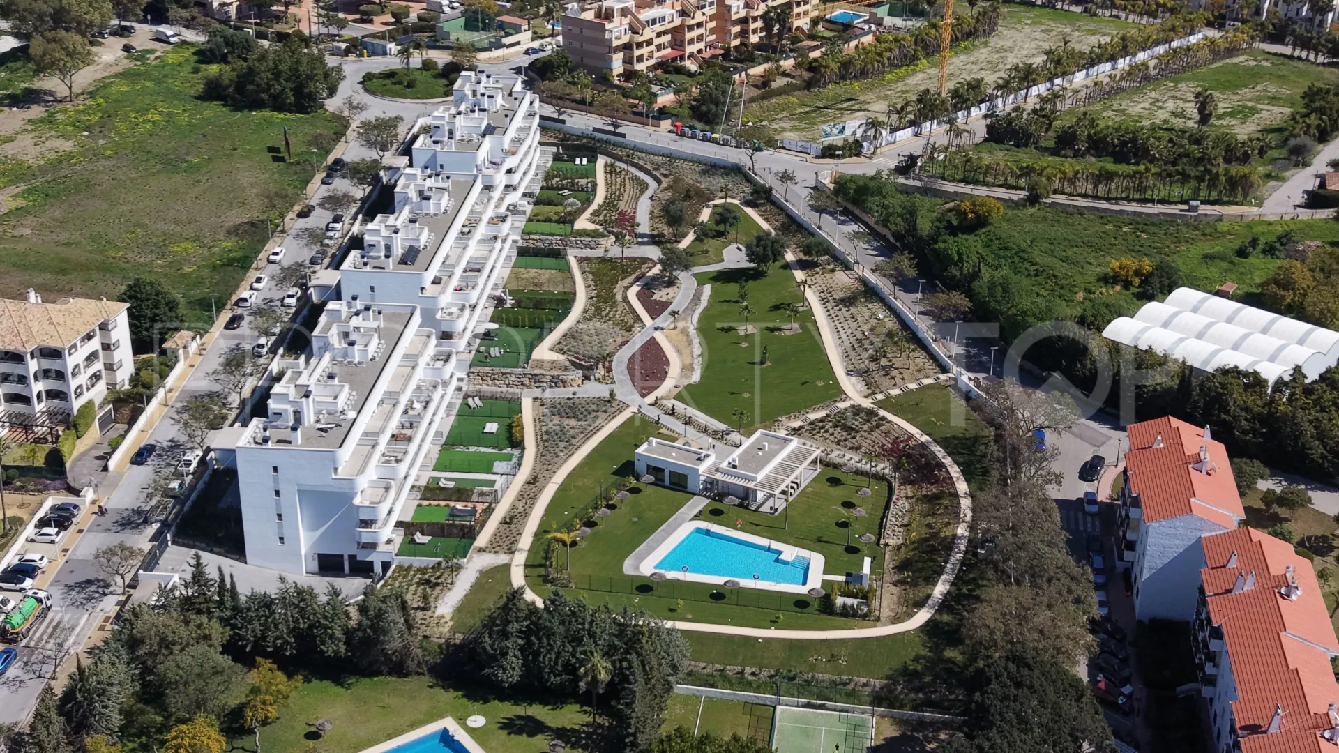 For sale 2 bedrooms ground floor apartment in Estepona East