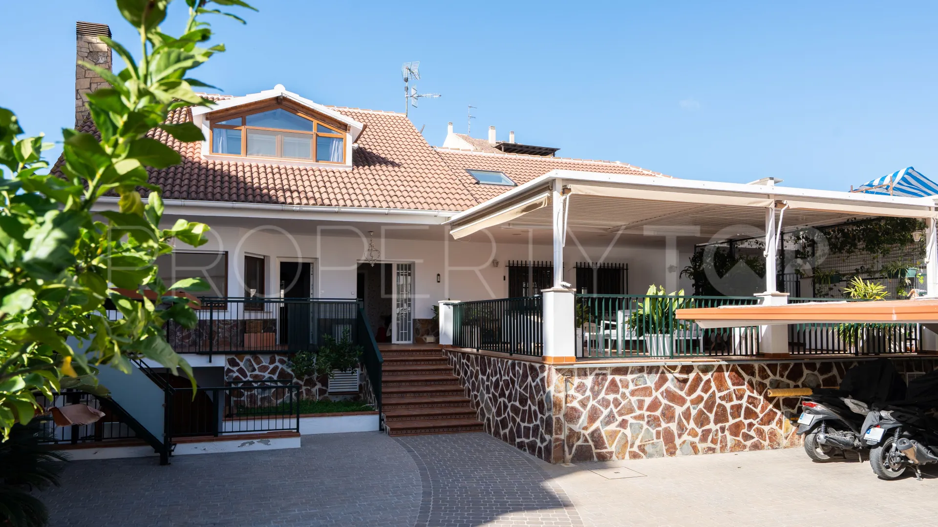 For sale house in Velez Malaga with 7 bedrooms