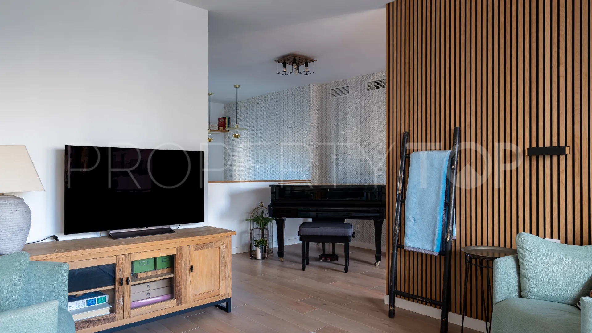 For sale house in Velez Malaga with 7 bedrooms