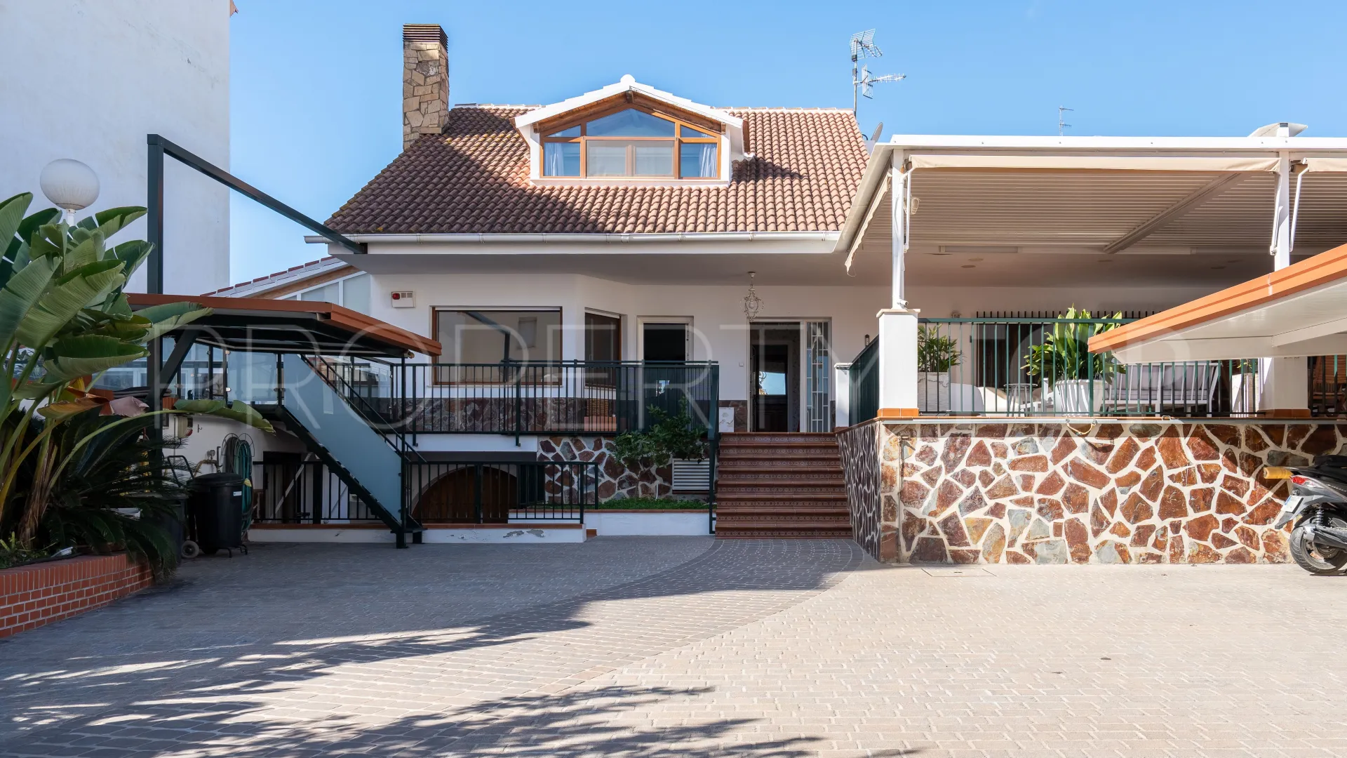 For sale house in Velez Malaga with 7 bedrooms