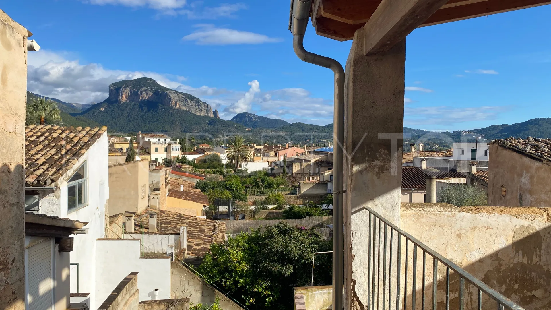 Buy town house in Alaro