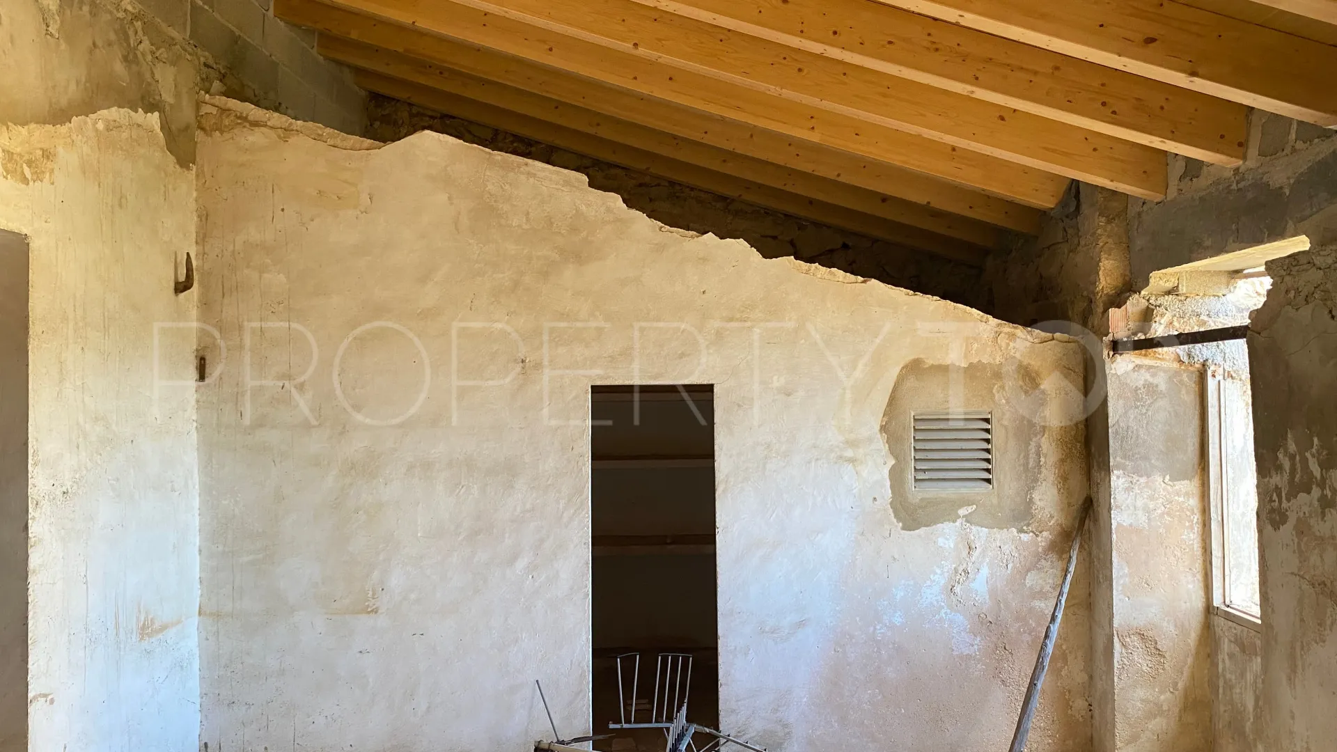Buy town house in Alaro