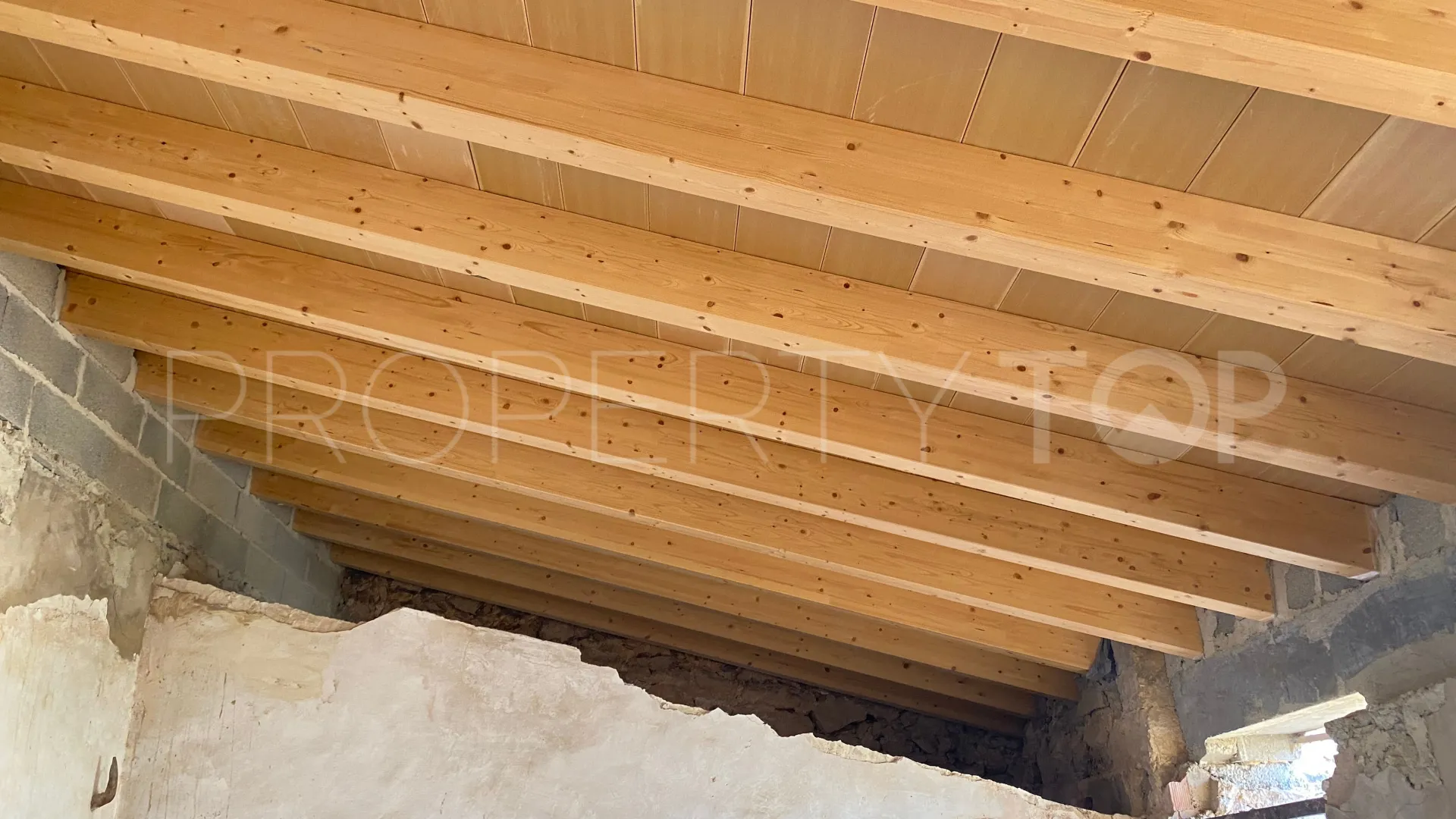 Buy town house in Alaro