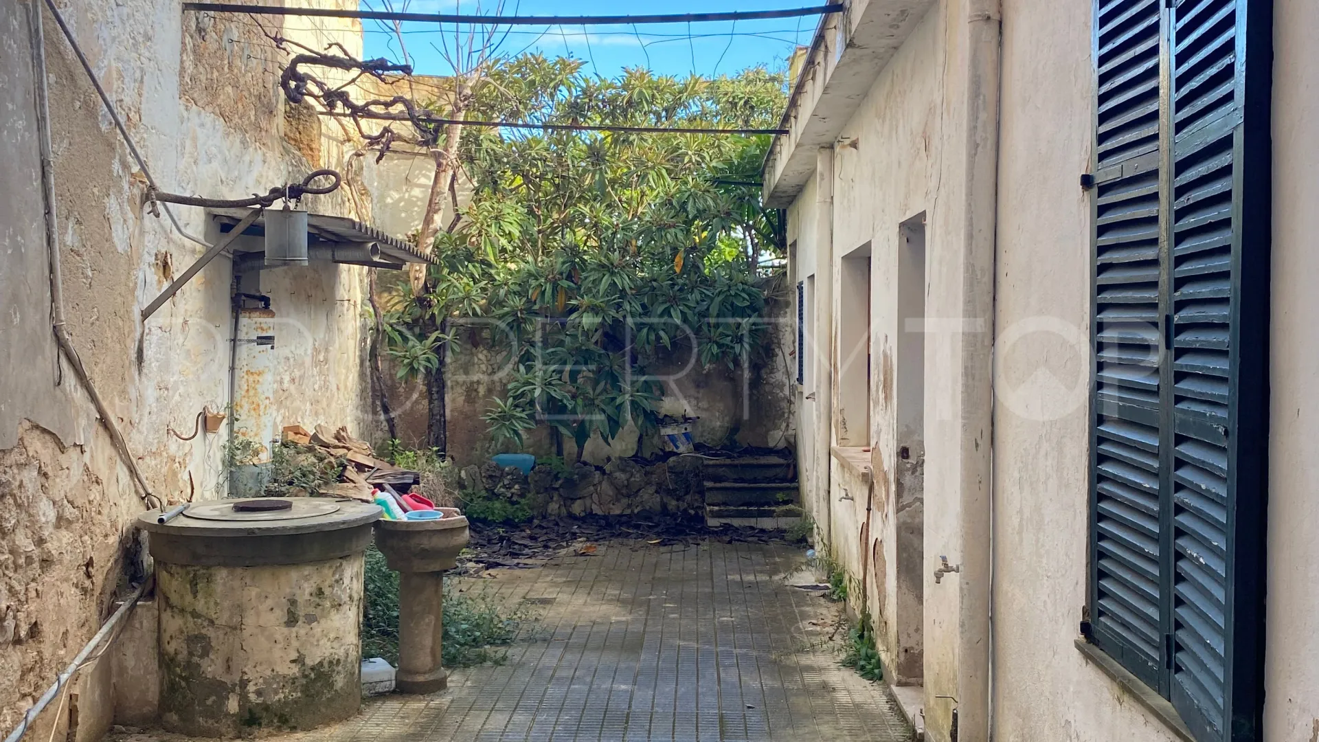 Buy town house in Alaro