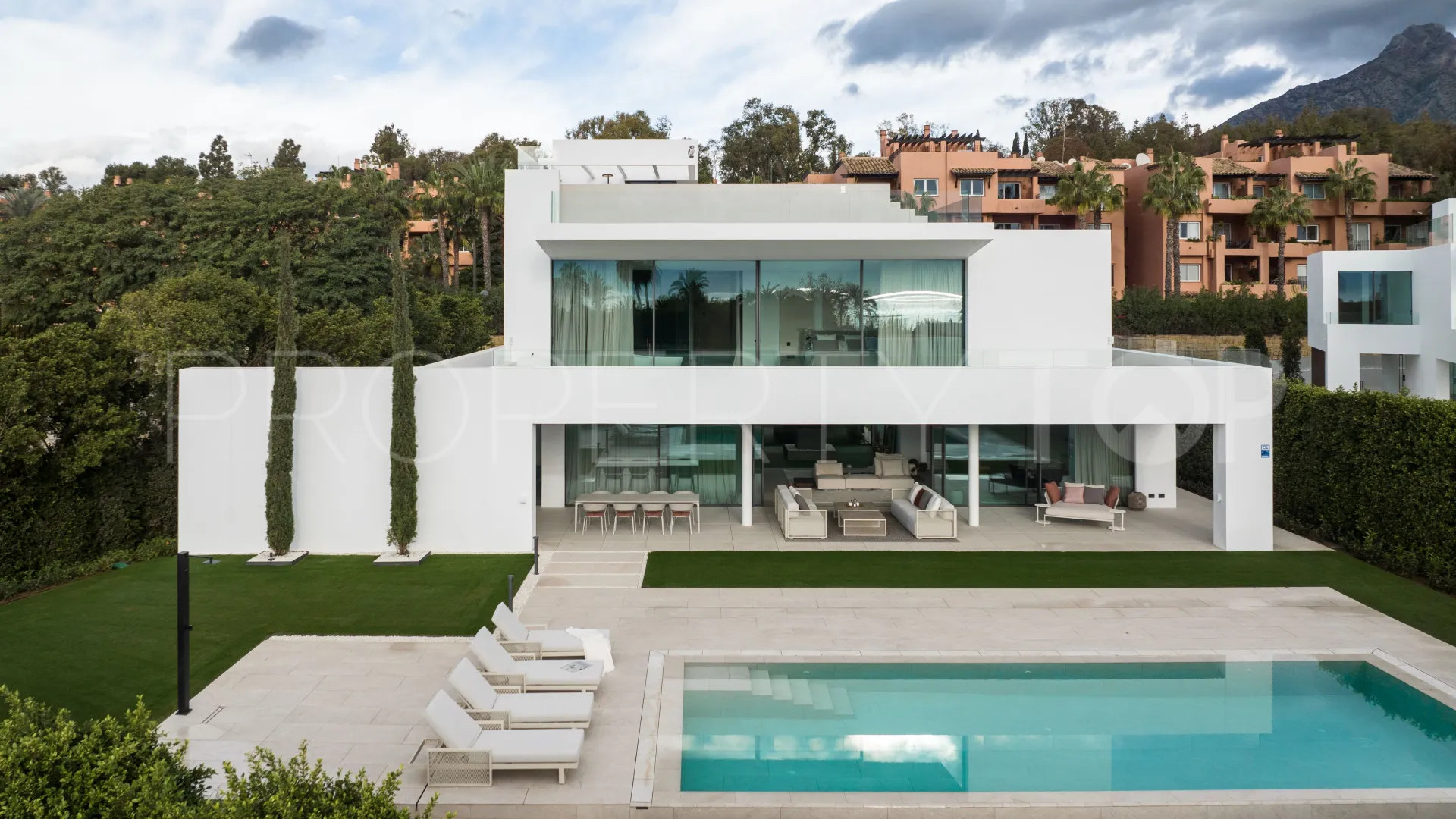 Villa en venta con 5 dormitorios en Marbella Golden Mile