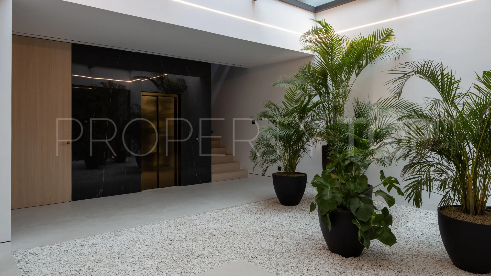 Villa en venta con 5 dormitorios en Marbella Golden Mile