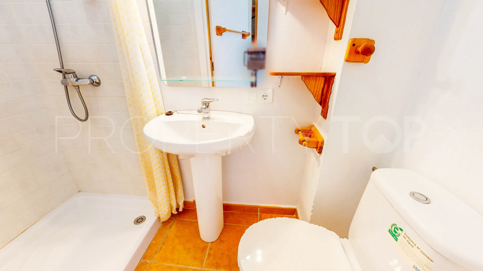 Comprar adosado de 6 dormitorios en Tolox