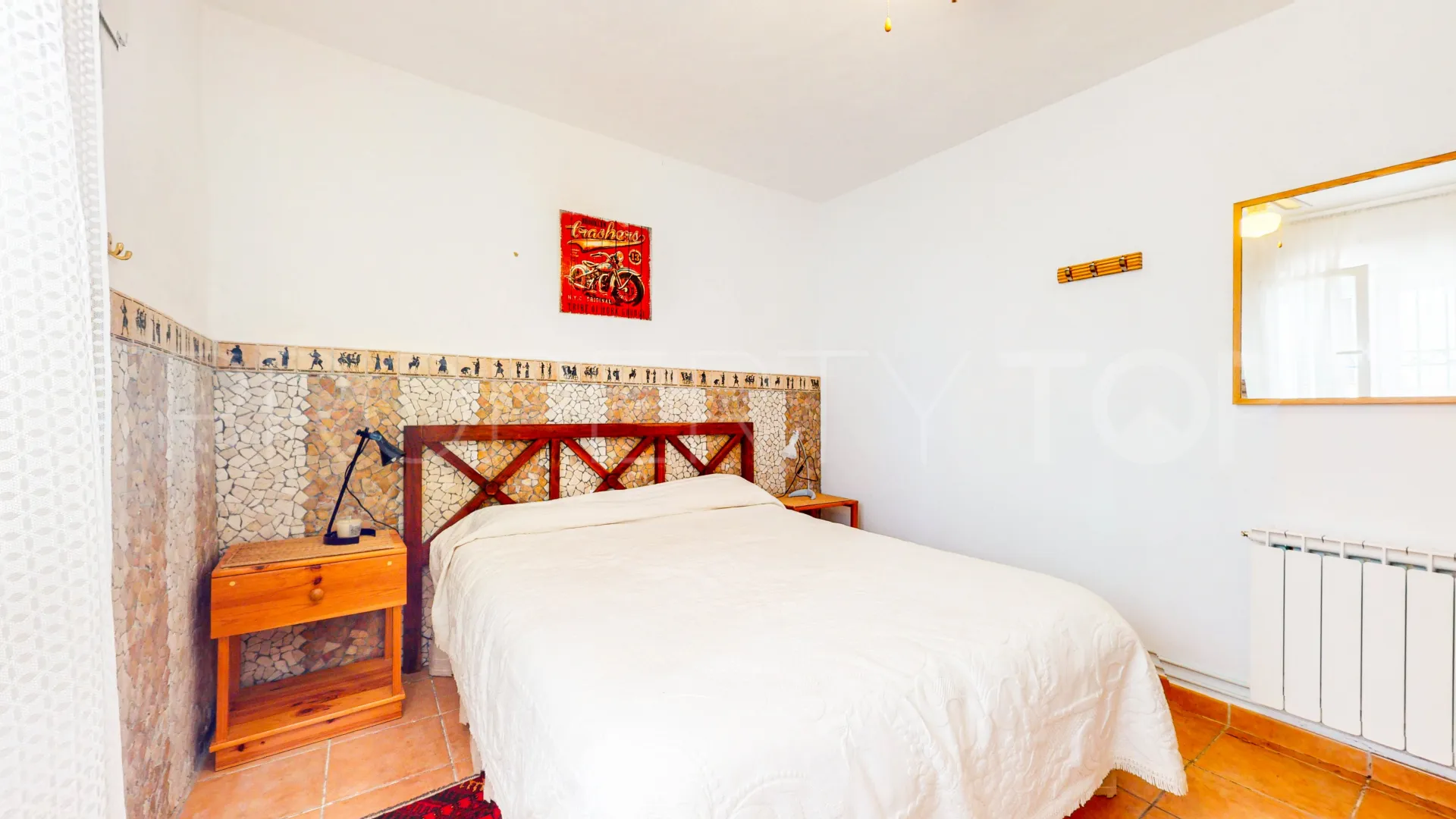 Comprar adosado de 6 dormitorios en Tolox