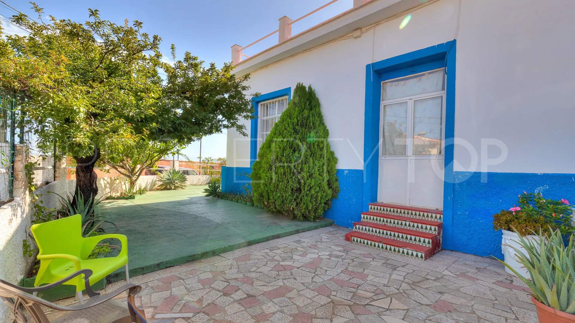 Puerto de la Torre, edificio singular a la venta