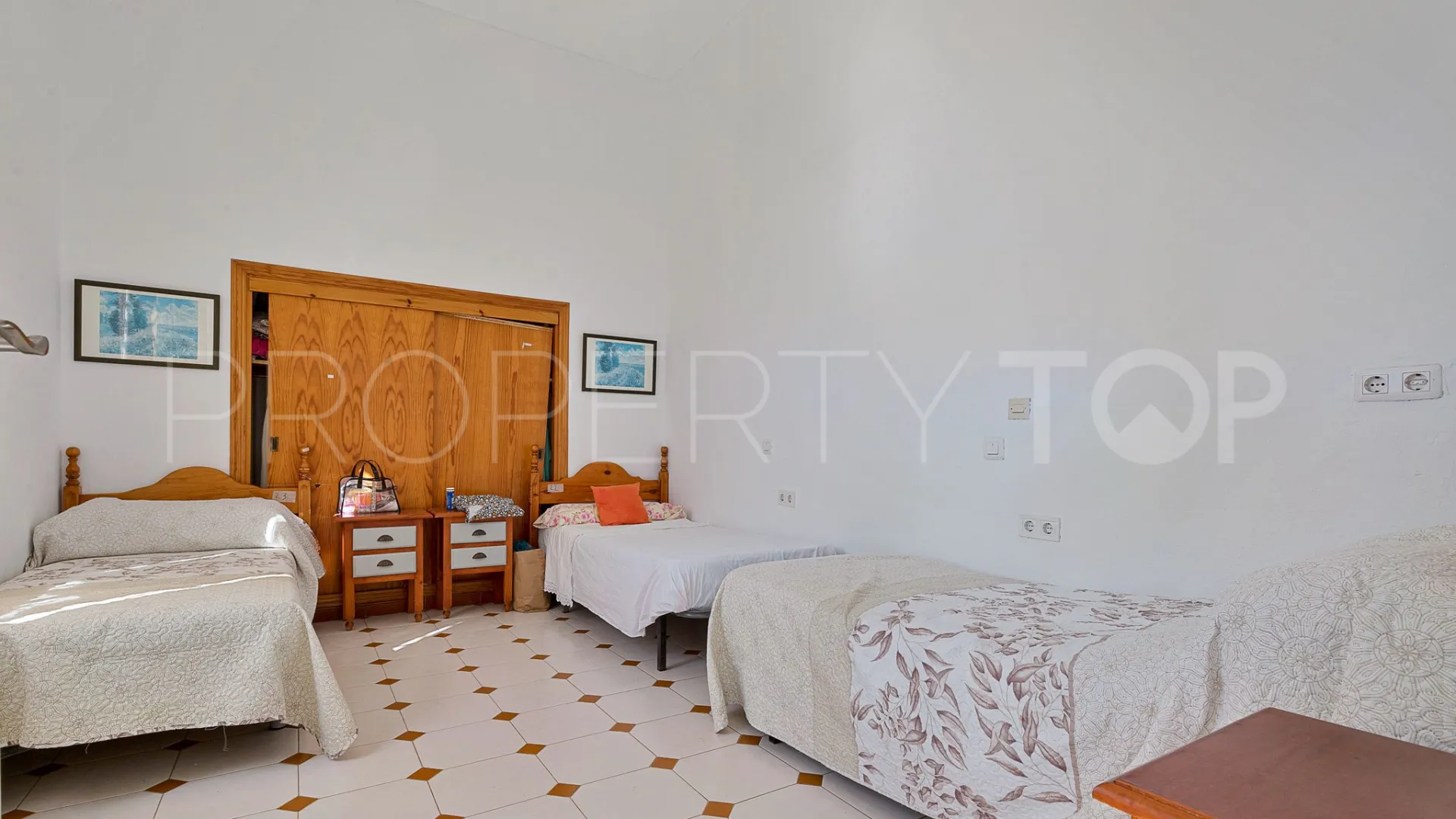 Puerto de la Torre, edificio singular a la venta