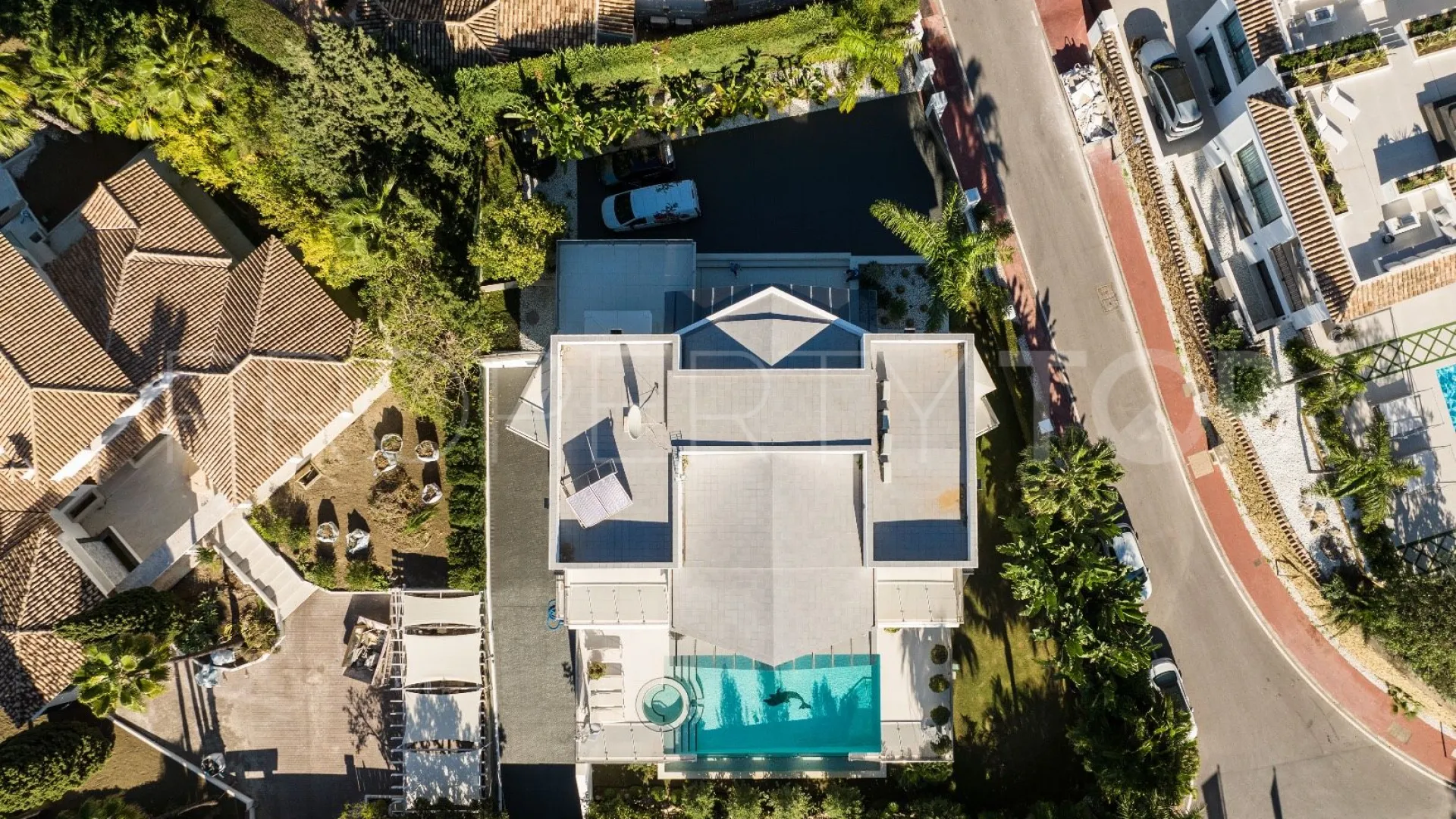 Villa for sale in Nueva Andalucia