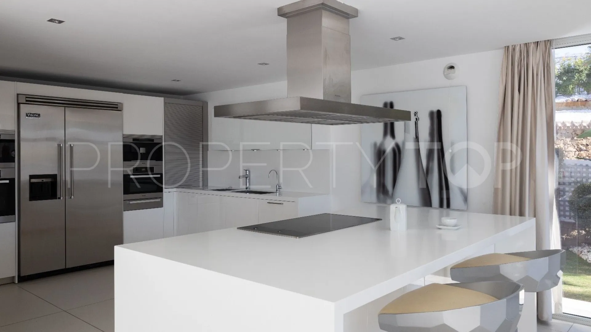Villa for sale in Nueva Andalucia