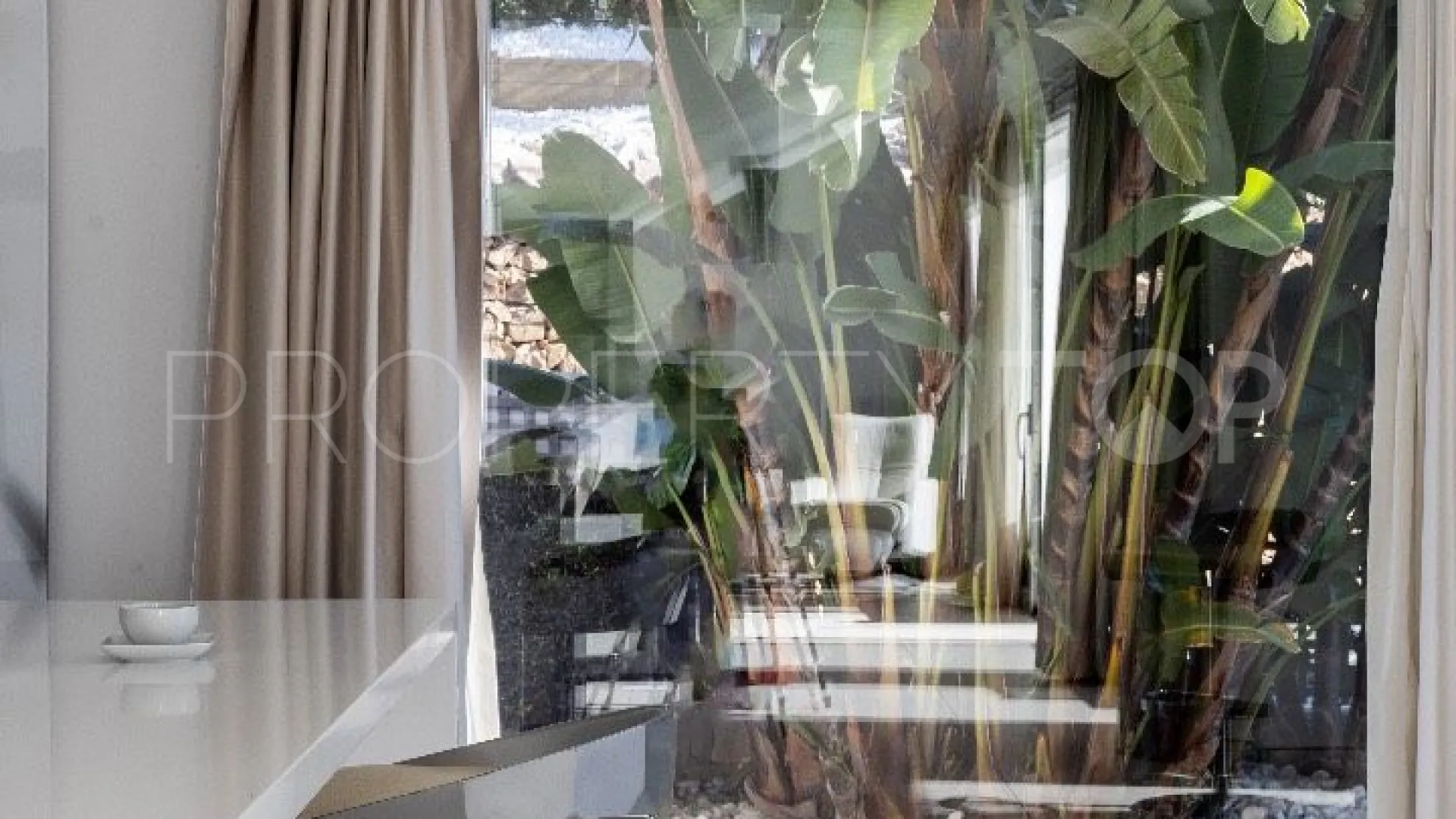 Villa for sale in Nueva Andalucia