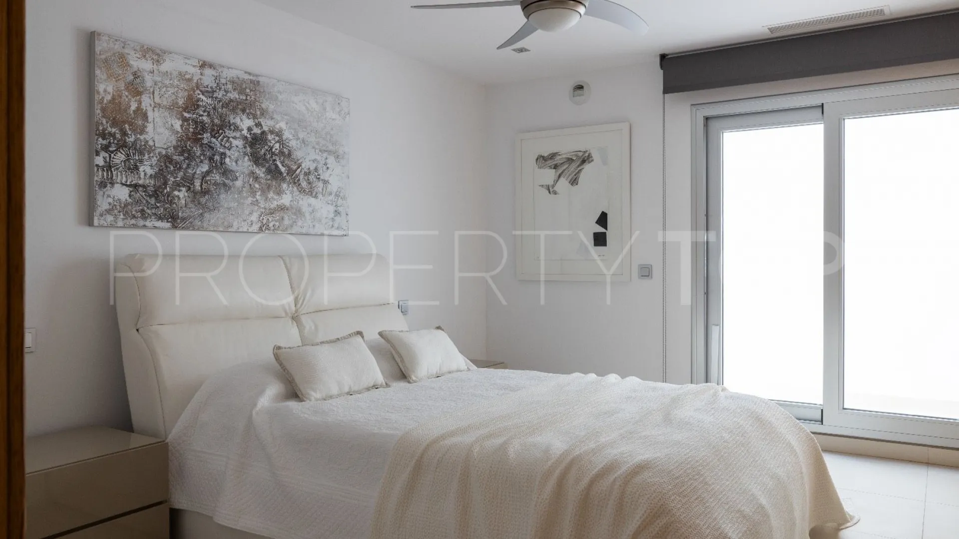 Villa for sale in Nueva Andalucia