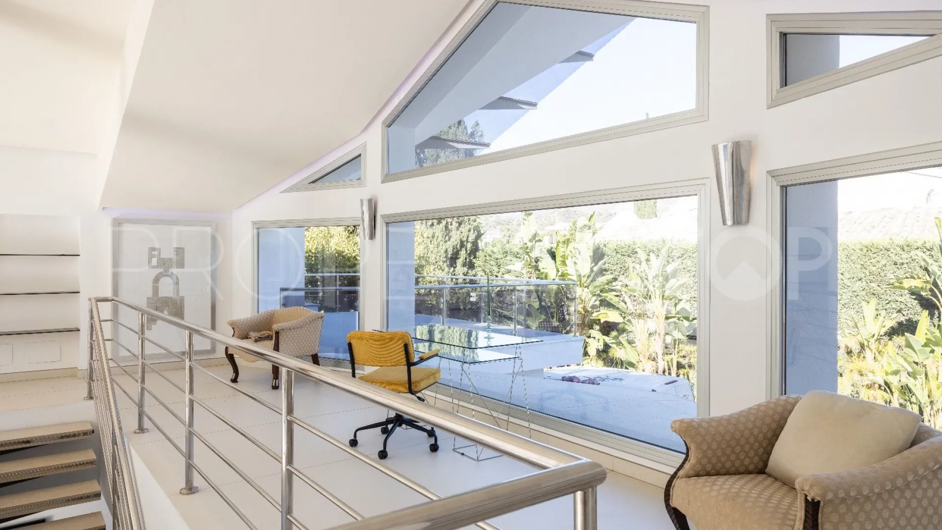 Villa for sale in Nueva Andalucia