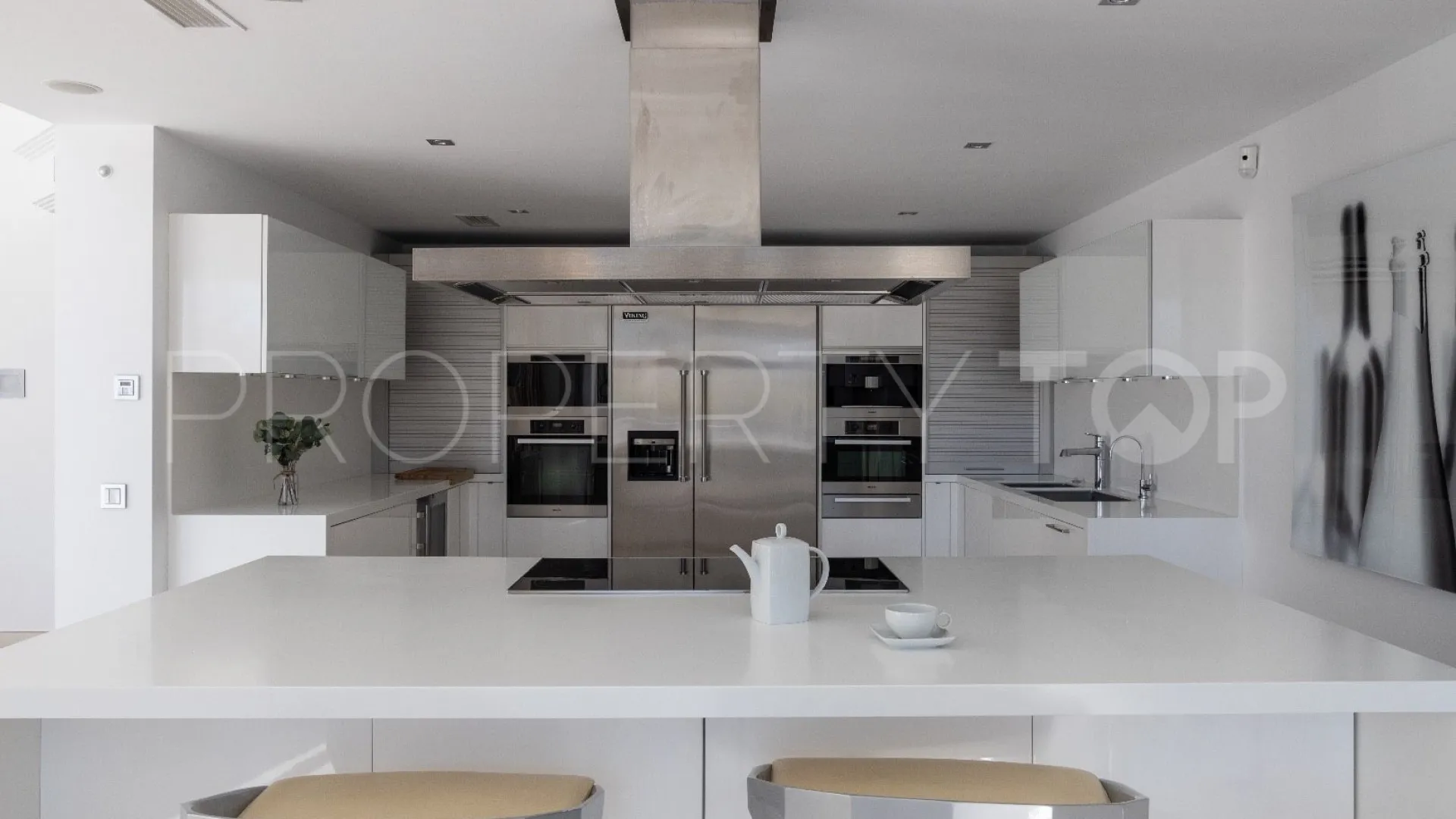 Villa for sale in Nueva Andalucia