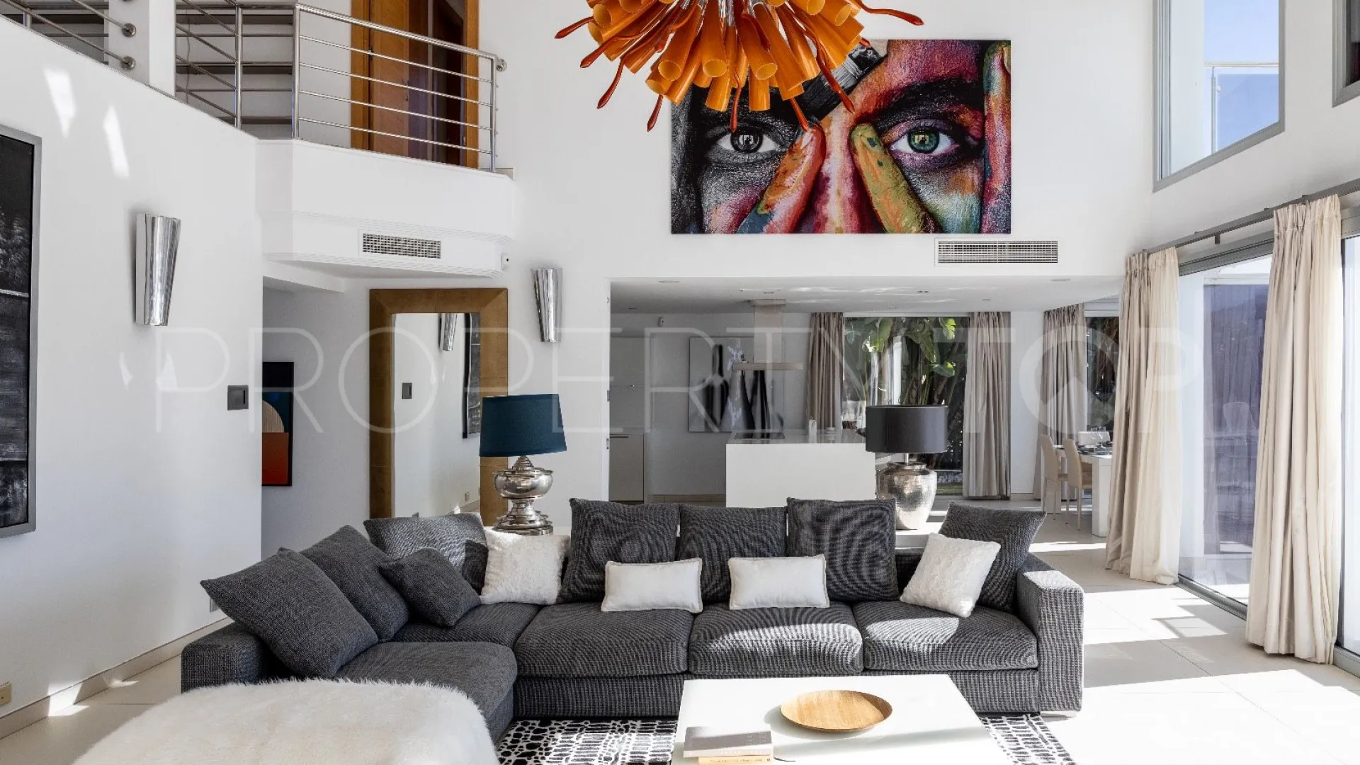 Villa for sale in Nueva Andalucia