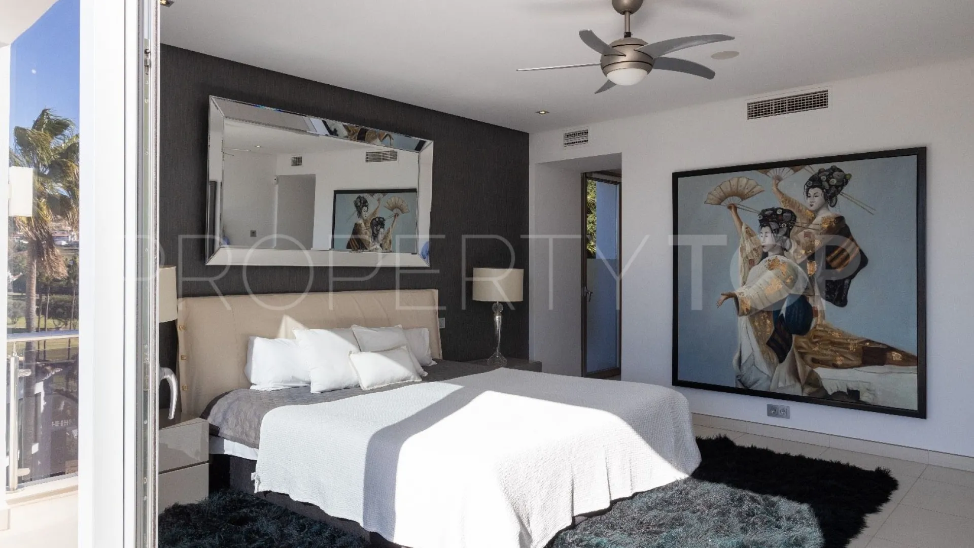 Villa for sale in Nueva Andalucia