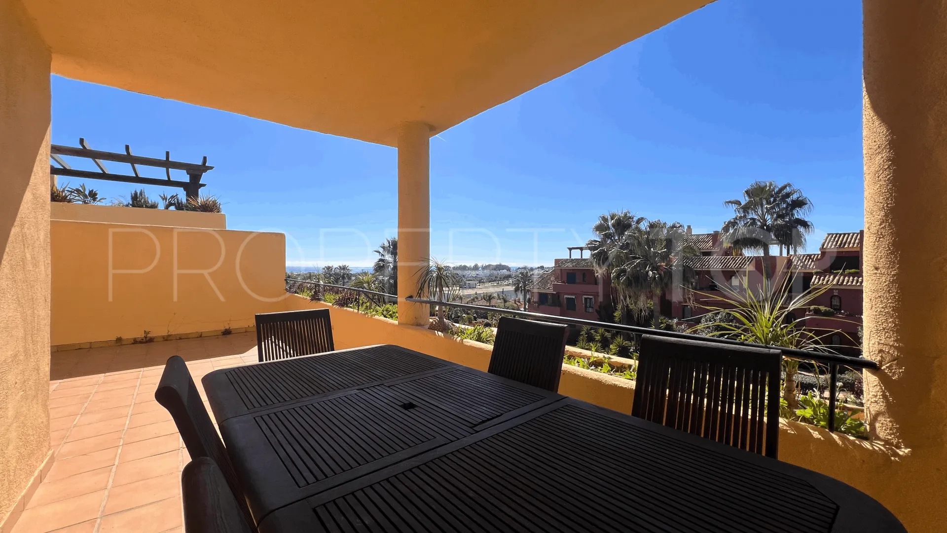 Atico duplex a la venta de 4 dormitorios en Estepona Este