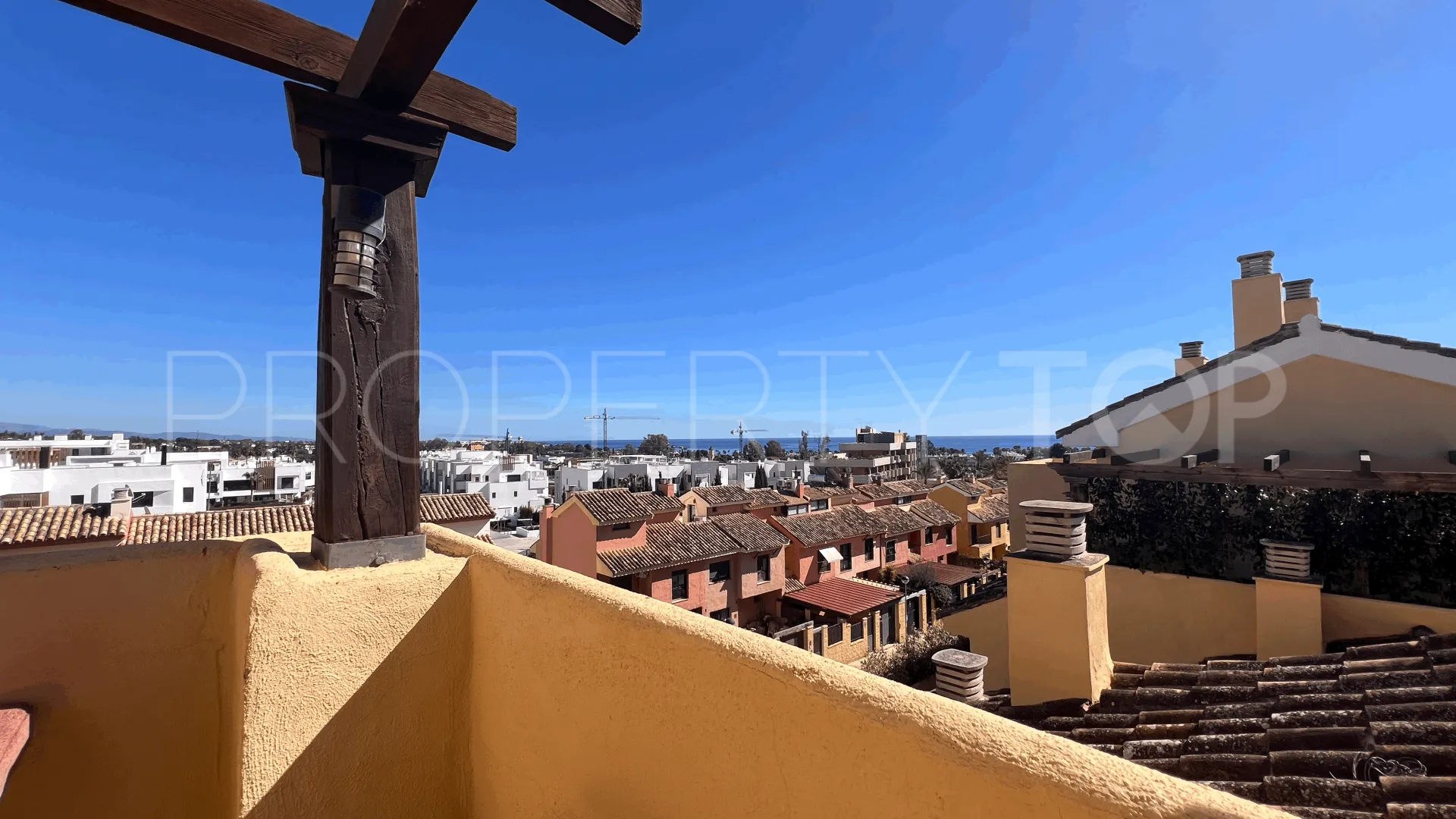 Atico duplex a la venta de 4 dormitorios en Estepona Este