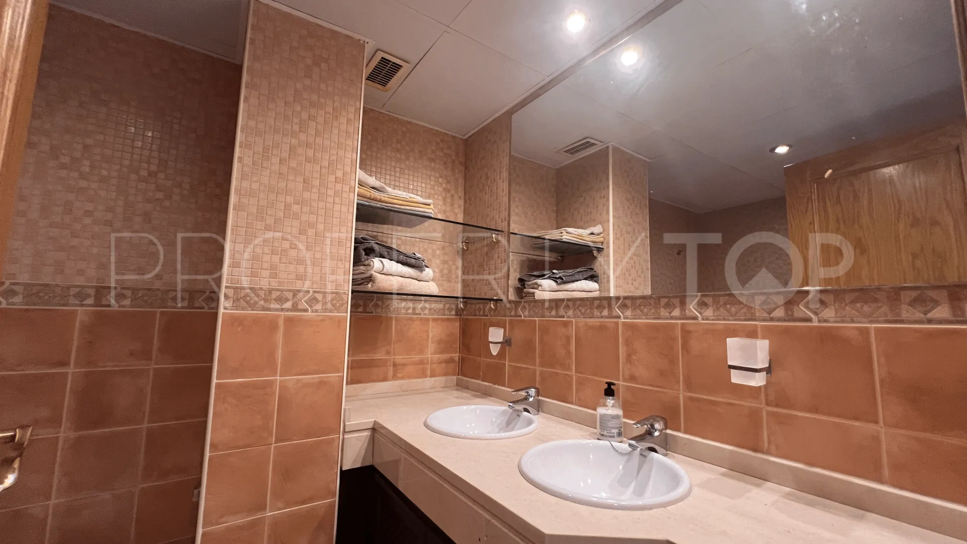 Atico duplex a la venta de 4 dormitorios en Estepona Este