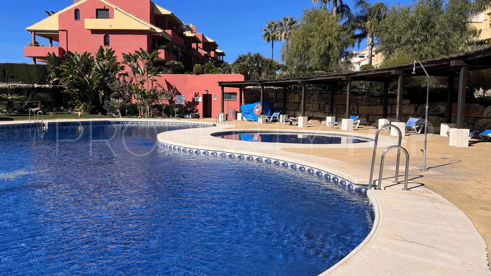 Atico duplex a la venta de 4 dormitorios en Estepona Este