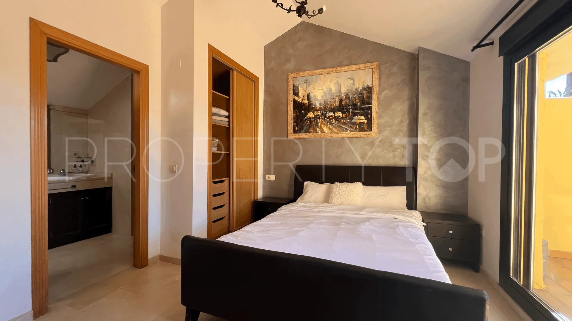 Atico duplex a la venta de 4 dormitorios en Estepona Este