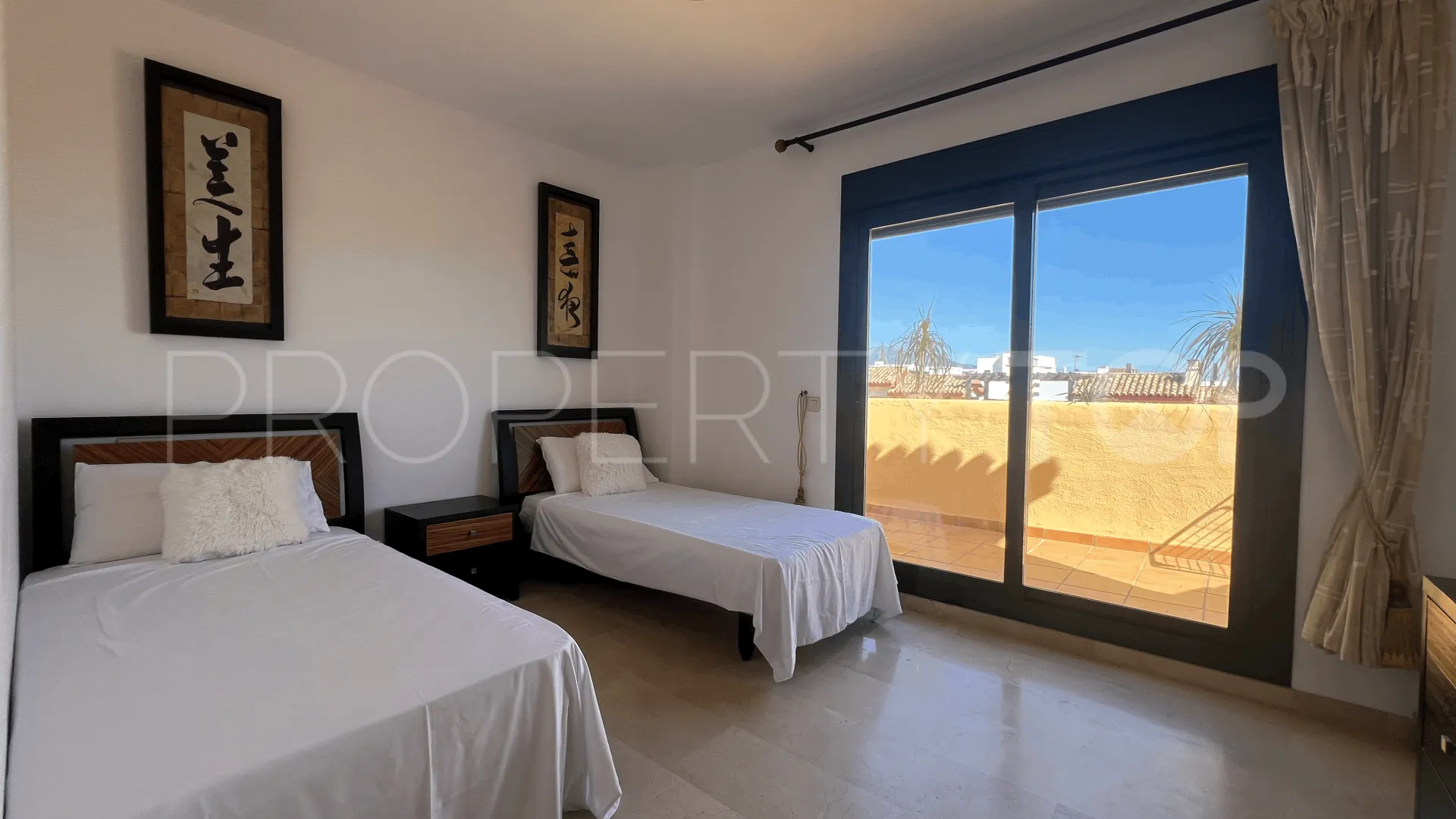 Atico duplex a la venta de 4 dormitorios en Estepona Este