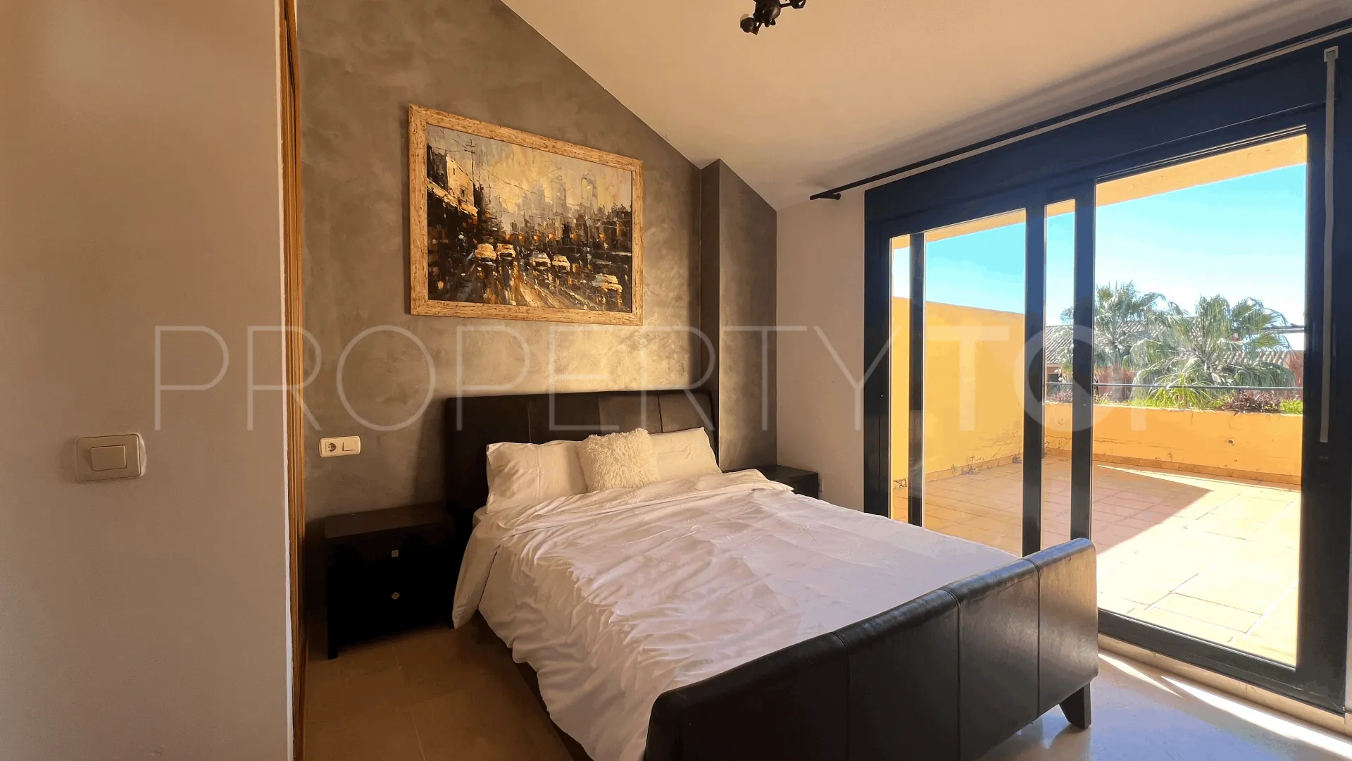 Atico duplex a la venta de 4 dormitorios en Estepona Este