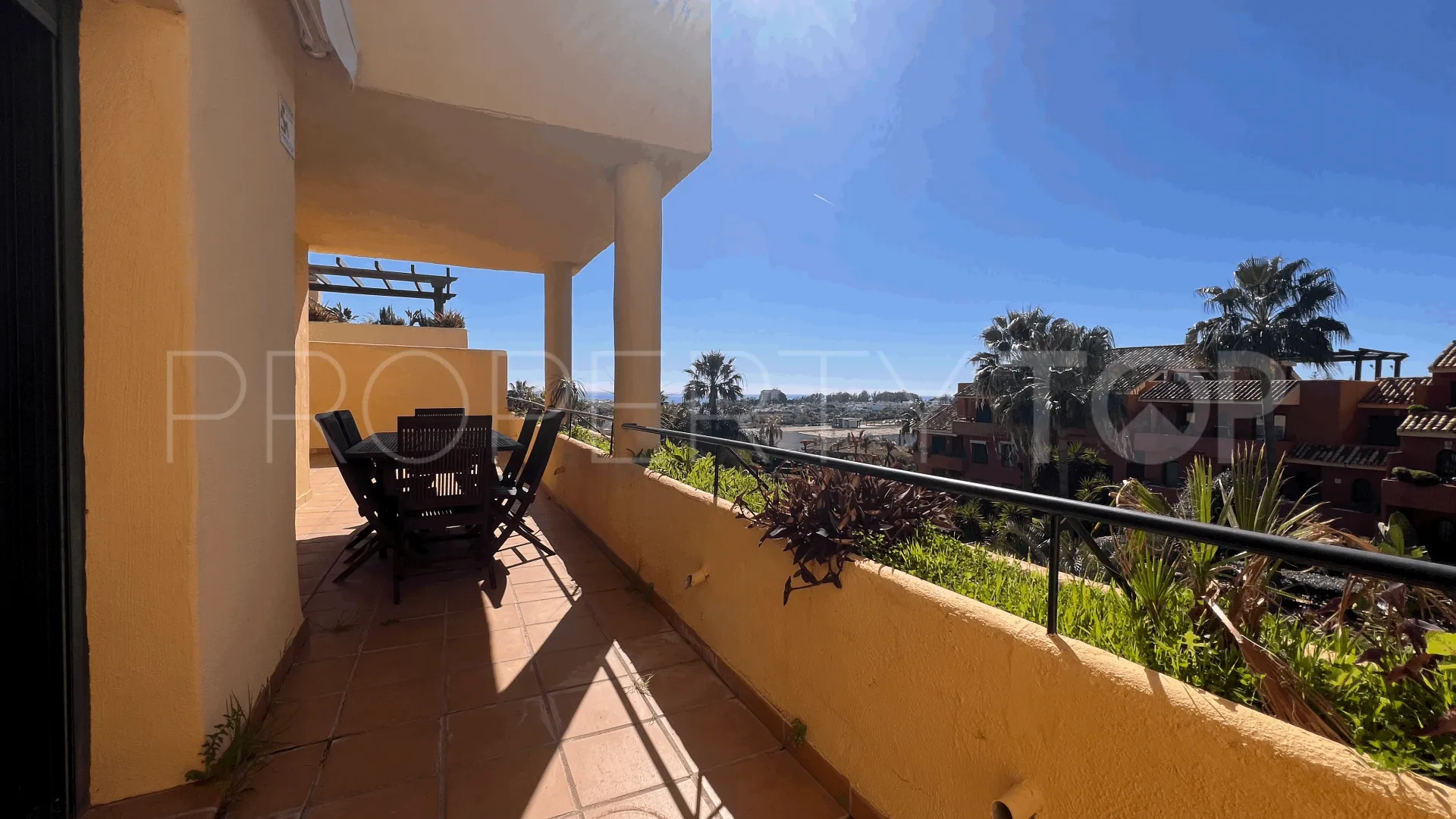 Atico duplex a la venta de 4 dormitorios en Estepona Este