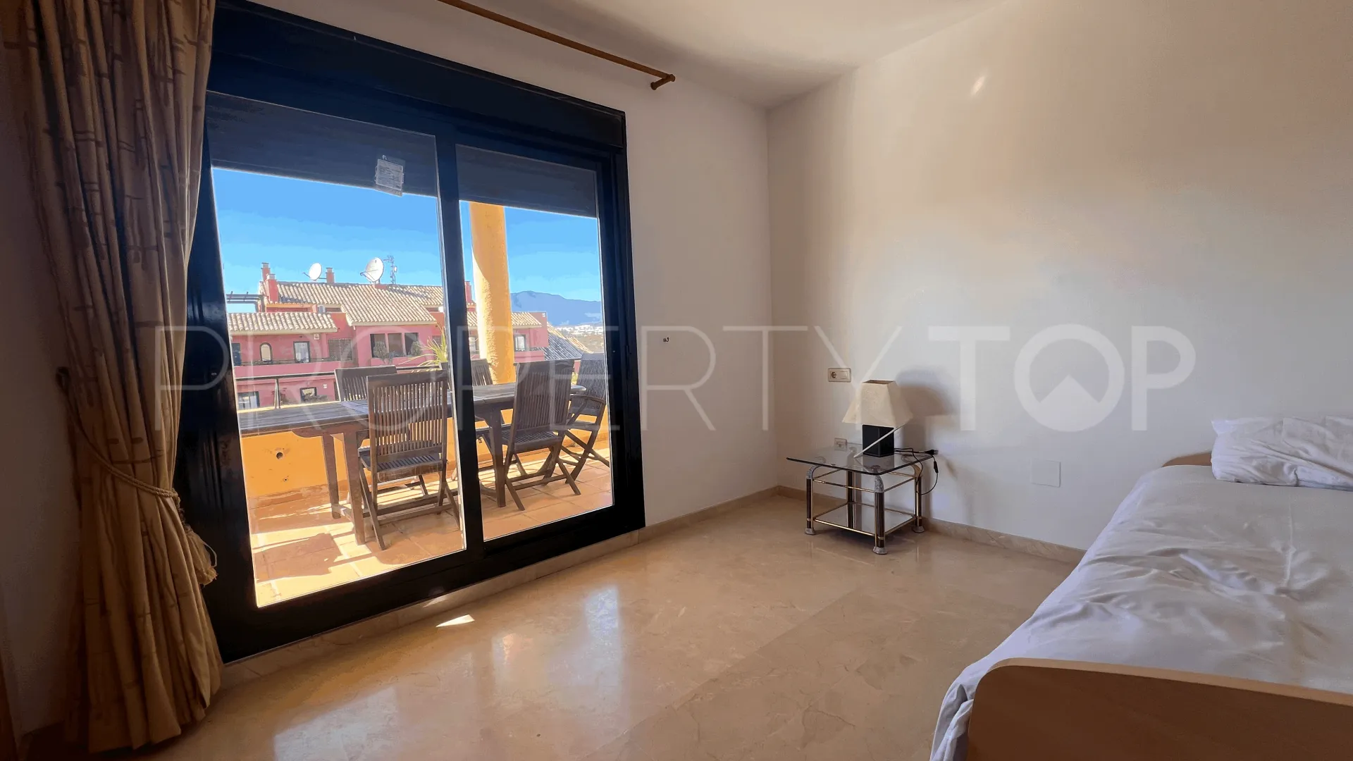 Atico duplex a la venta de 4 dormitorios en Estepona Este