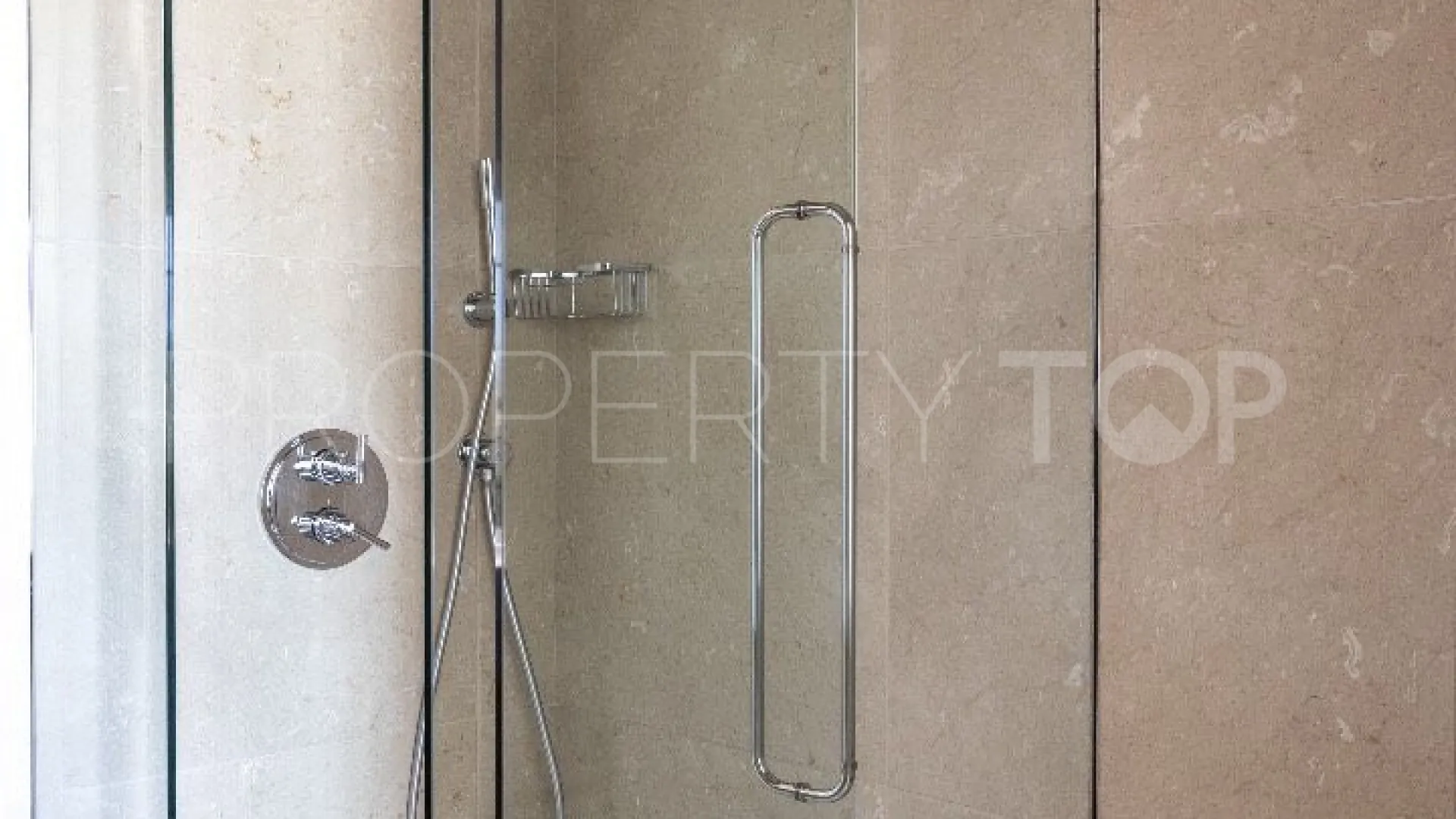 Villa de 5 dormitorios a la venta en Antequera