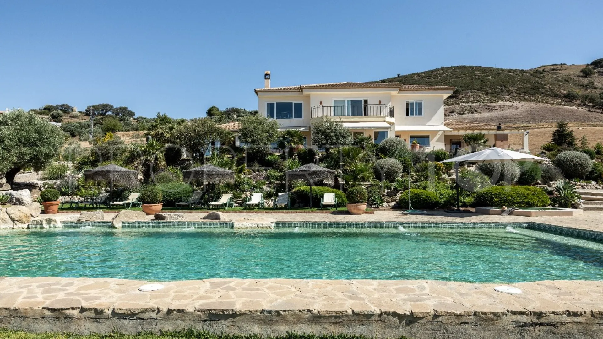 Villa de 5 dormitorios a la venta en Antequera
