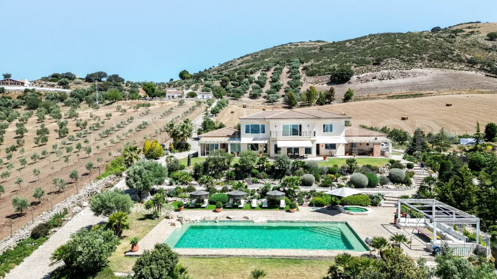 Villa de 5 dormitorios a la venta en Antequera