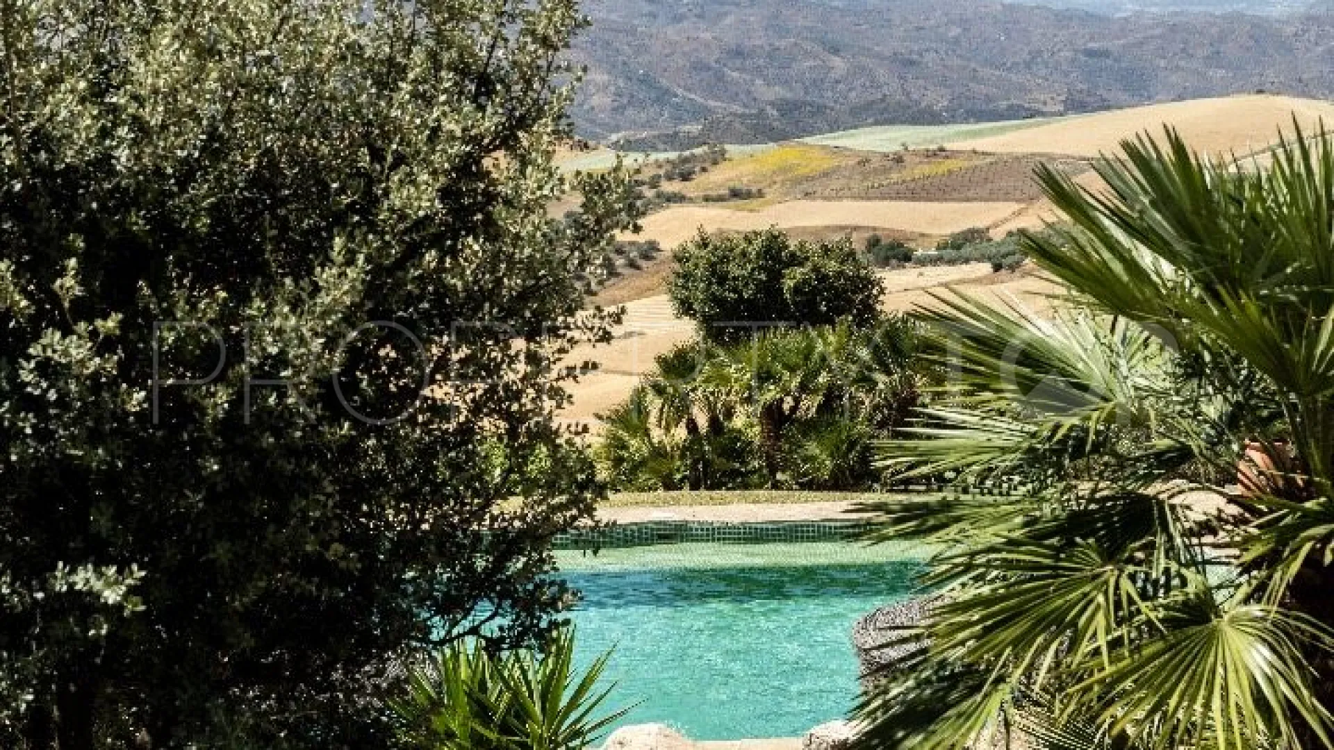 Villa de 5 dormitorios a la venta en Antequera