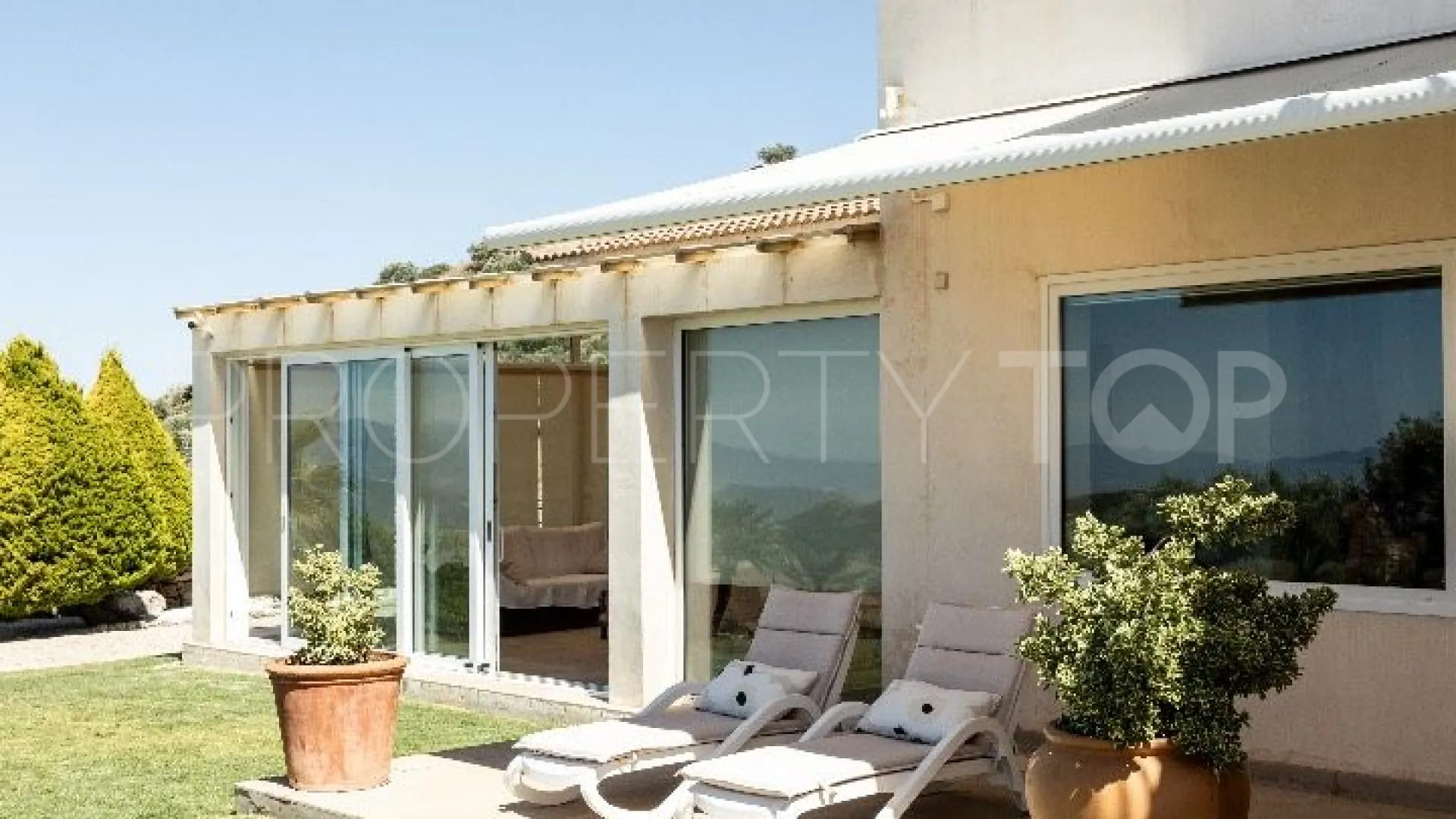 Villa de 5 dormitorios a la venta en Antequera