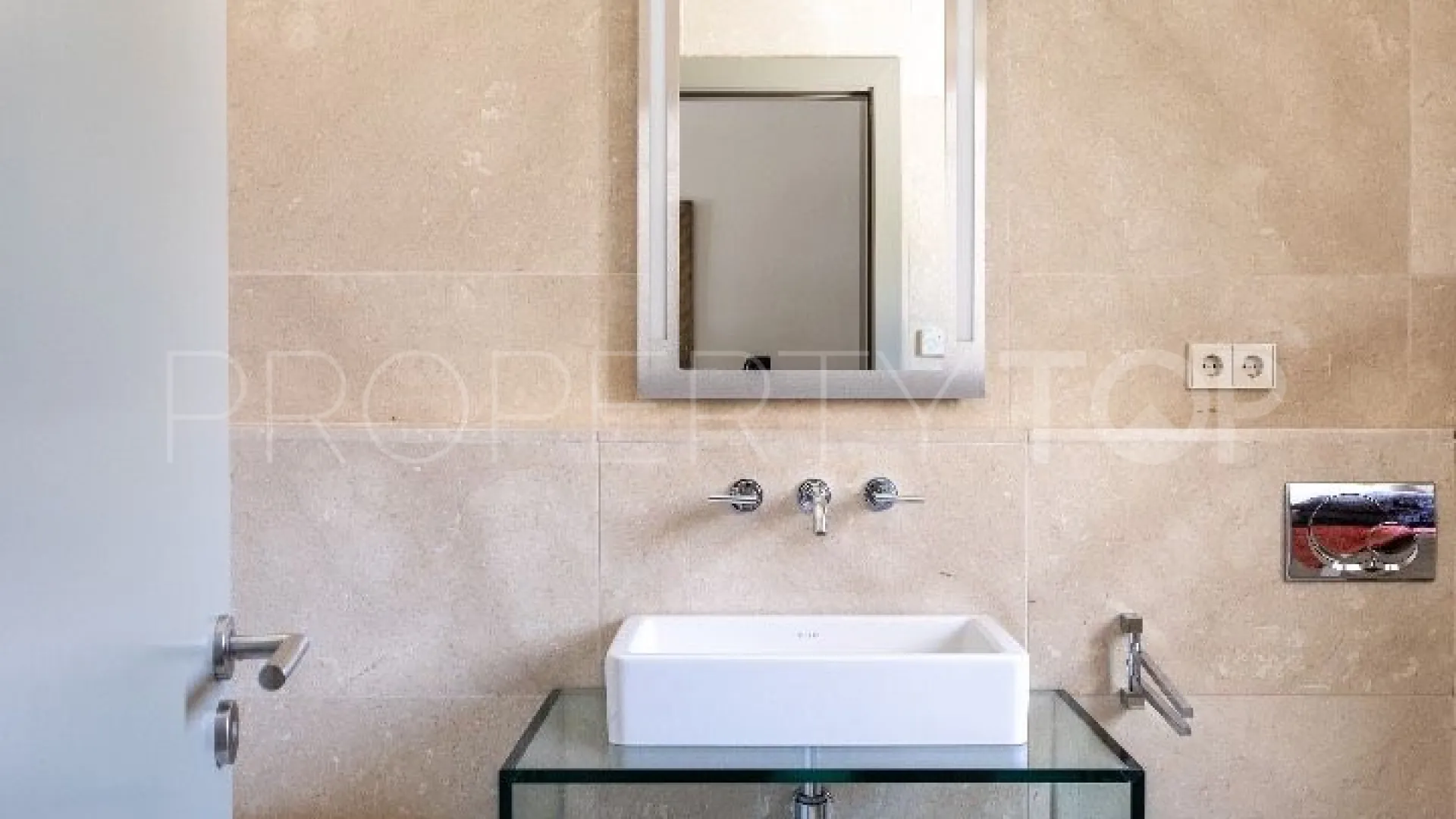 Villa de 5 dormitorios a la venta en Antequera