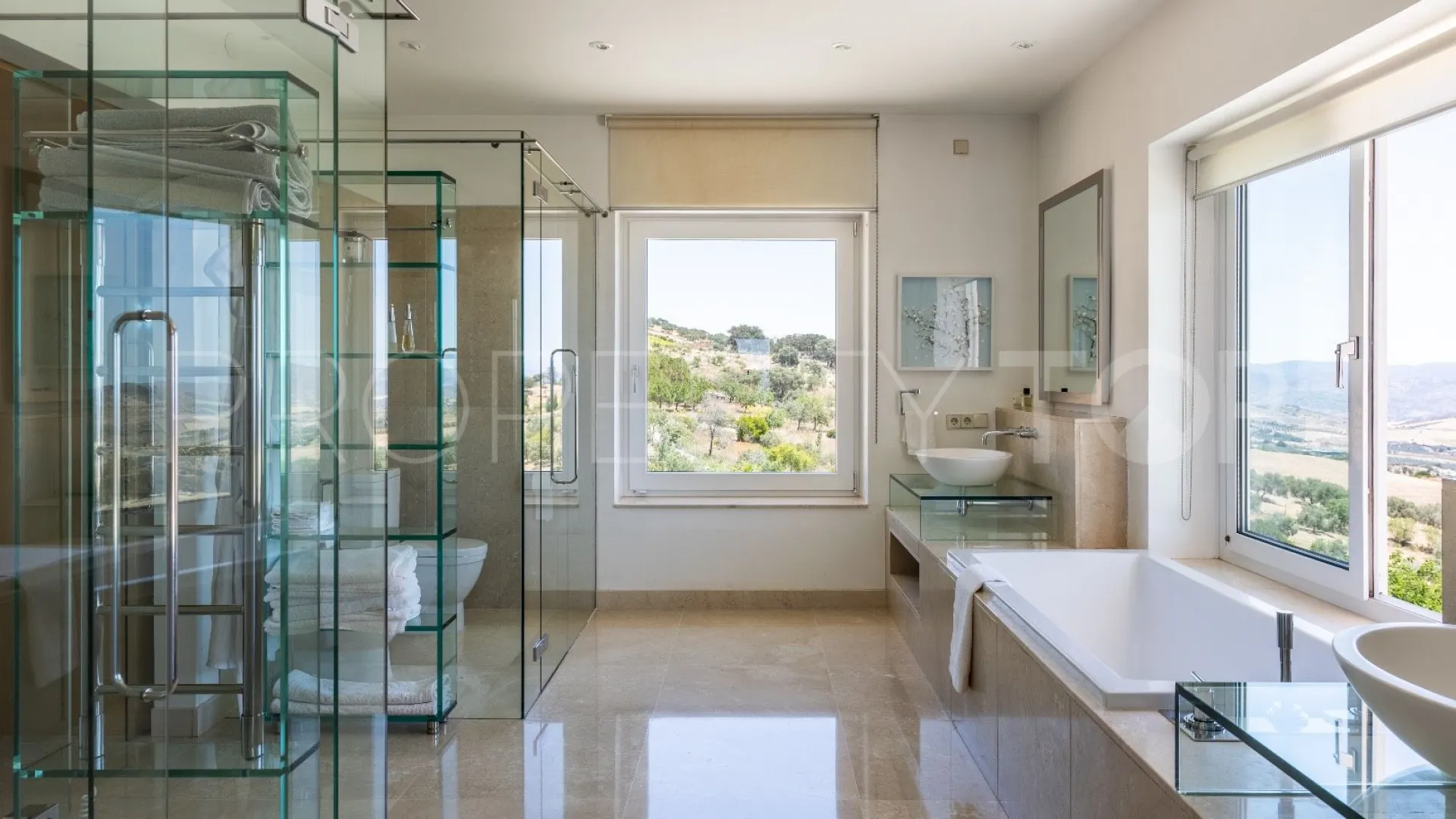 Villa de 5 dormitorios a la venta en Antequera
