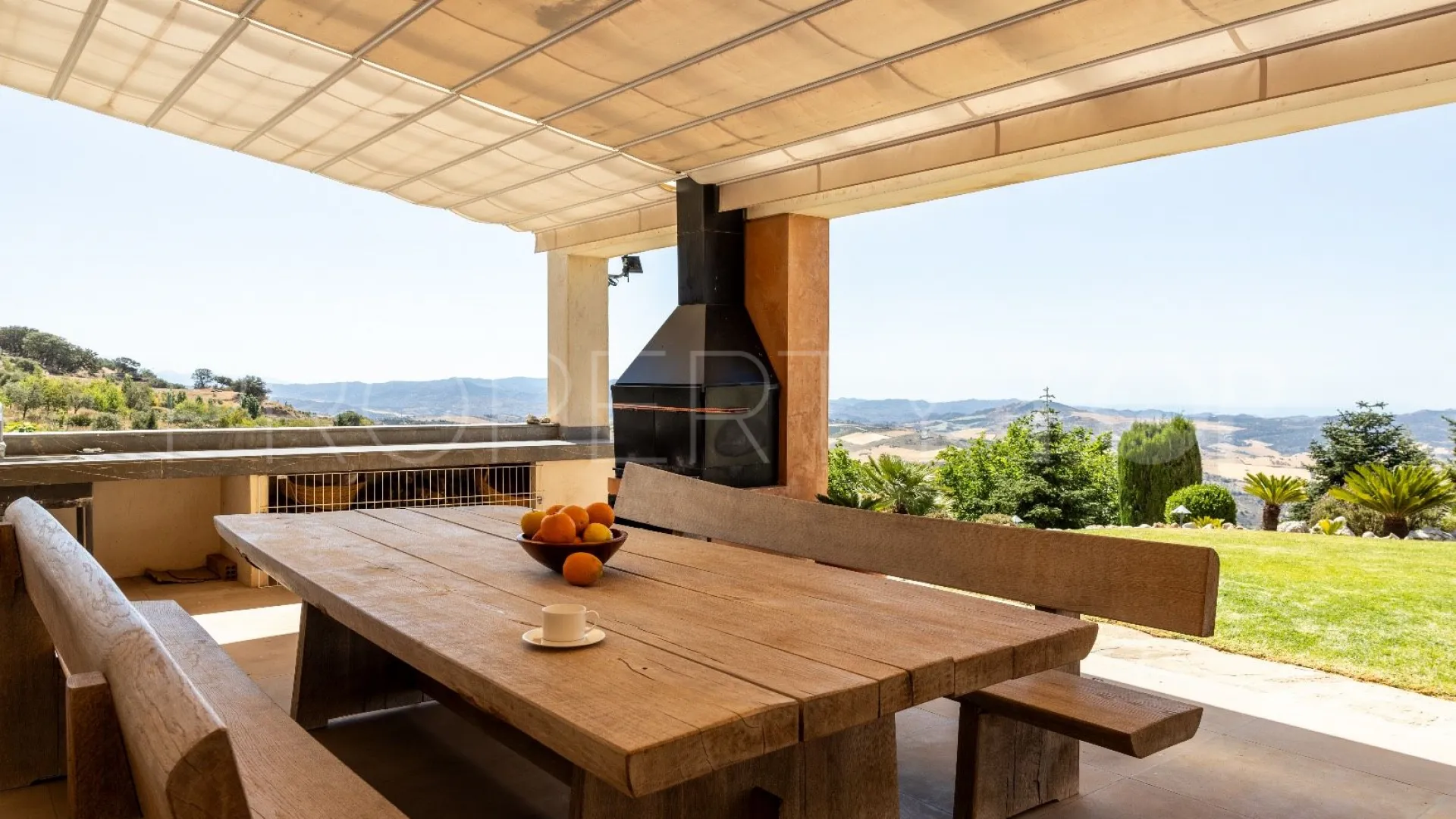 Villa de 5 dormitorios a la venta en Antequera
