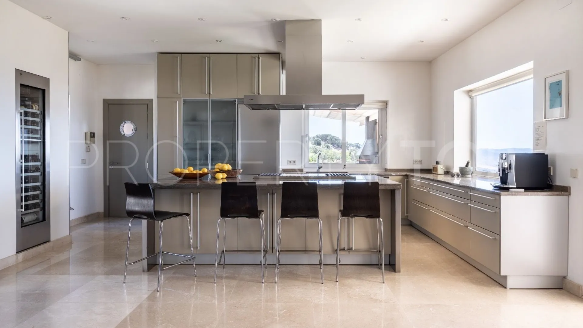 Villa de 5 dormitorios a la venta en Antequera