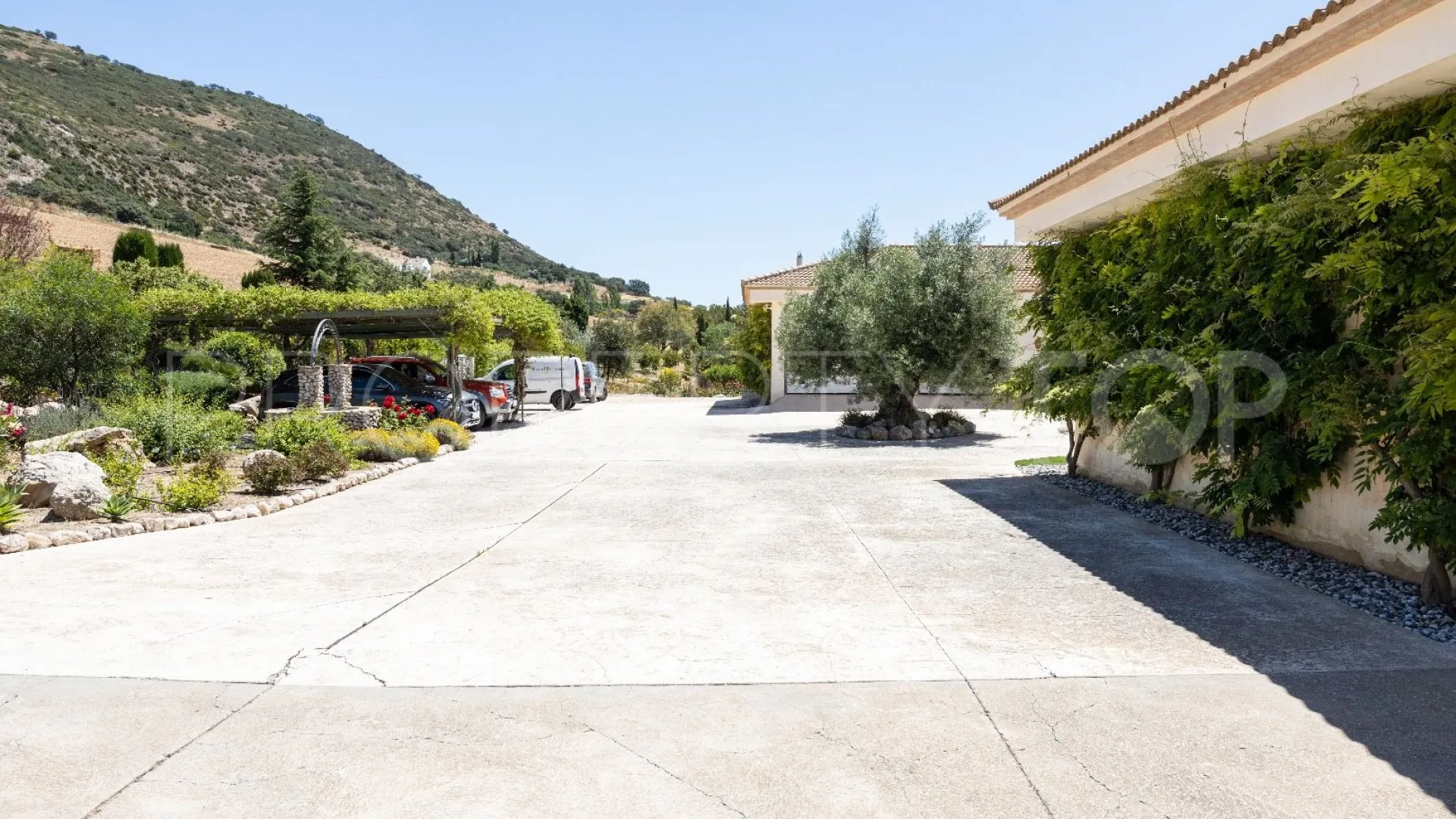 Villa de 5 dormitorios a la venta en Antequera