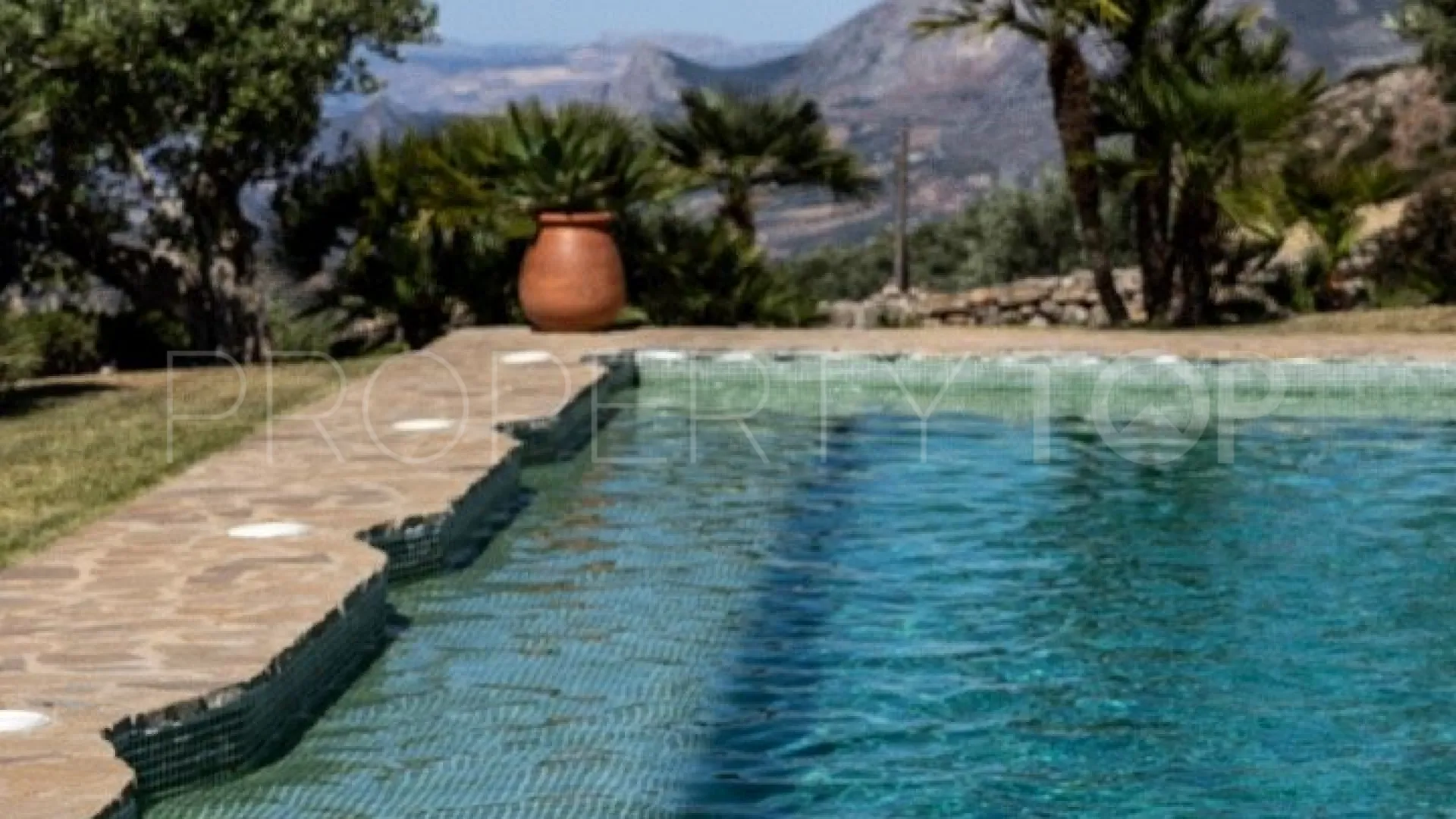Villa de 5 dormitorios a la venta en Antequera