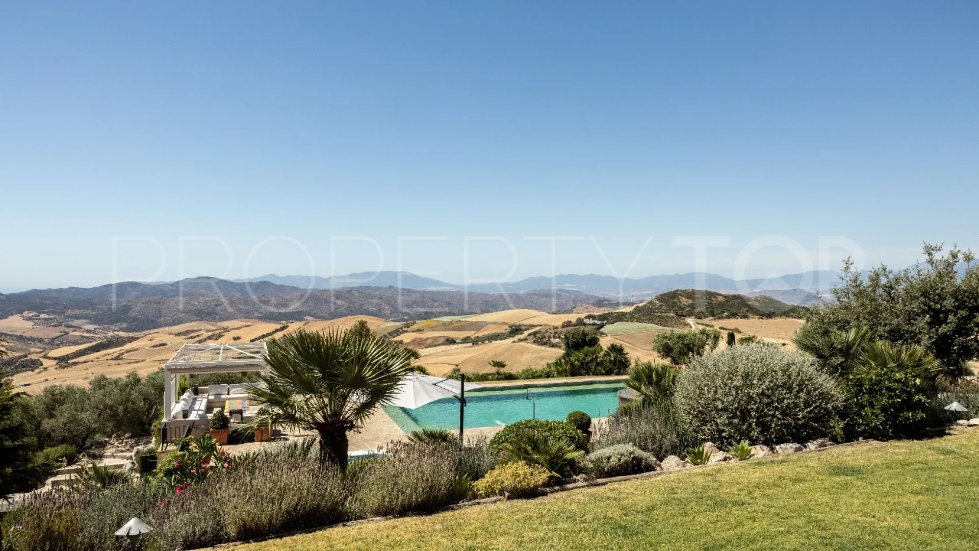 Villa de 5 dormitorios a la venta en Antequera