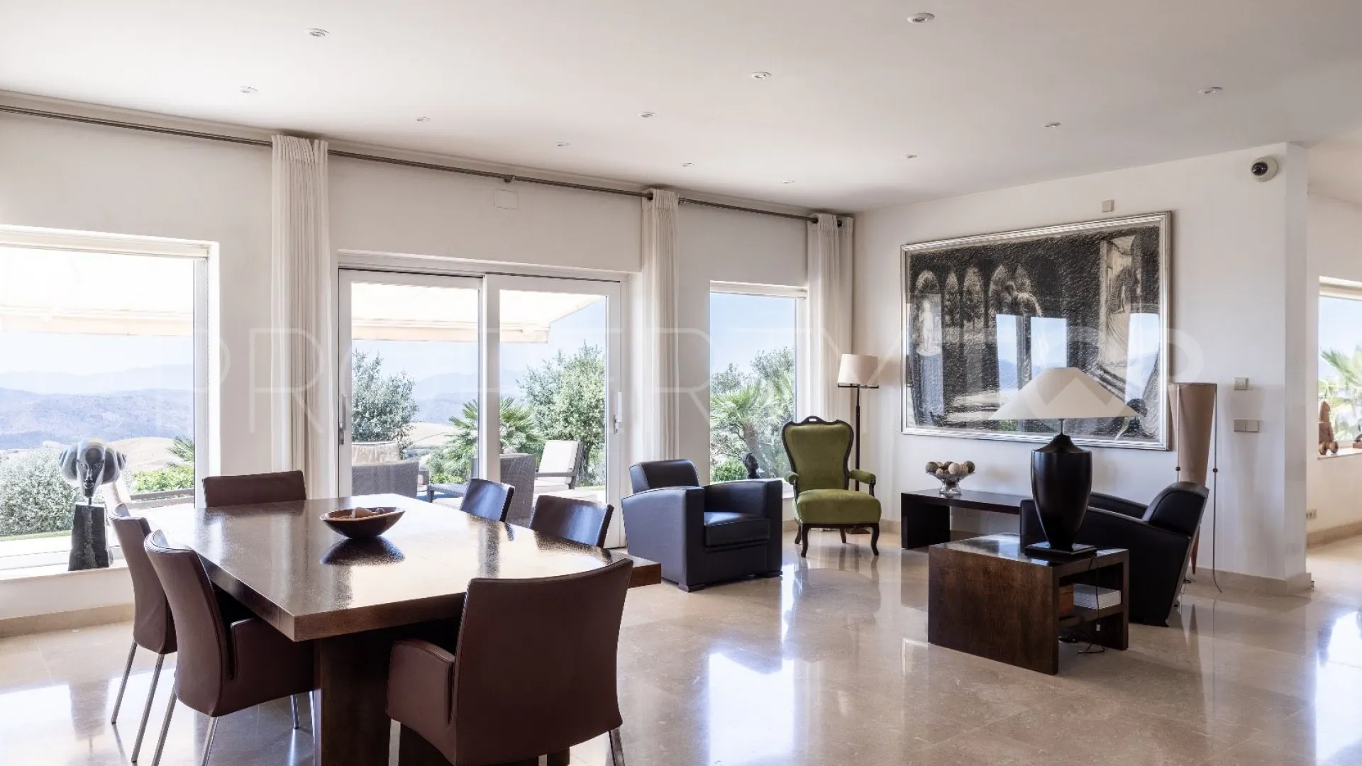 Villa de 5 dormitorios a la venta en Antequera