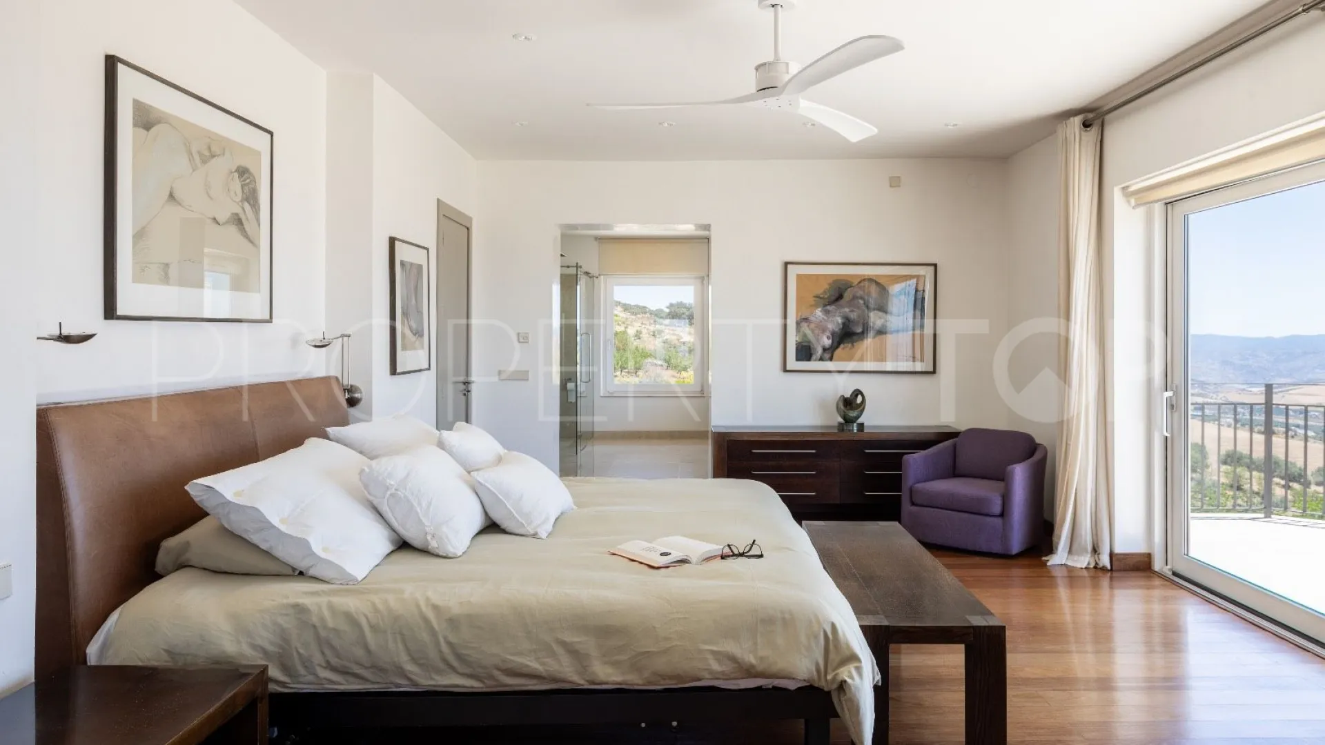 Villa de 5 dormitorios a la venta en Antequera