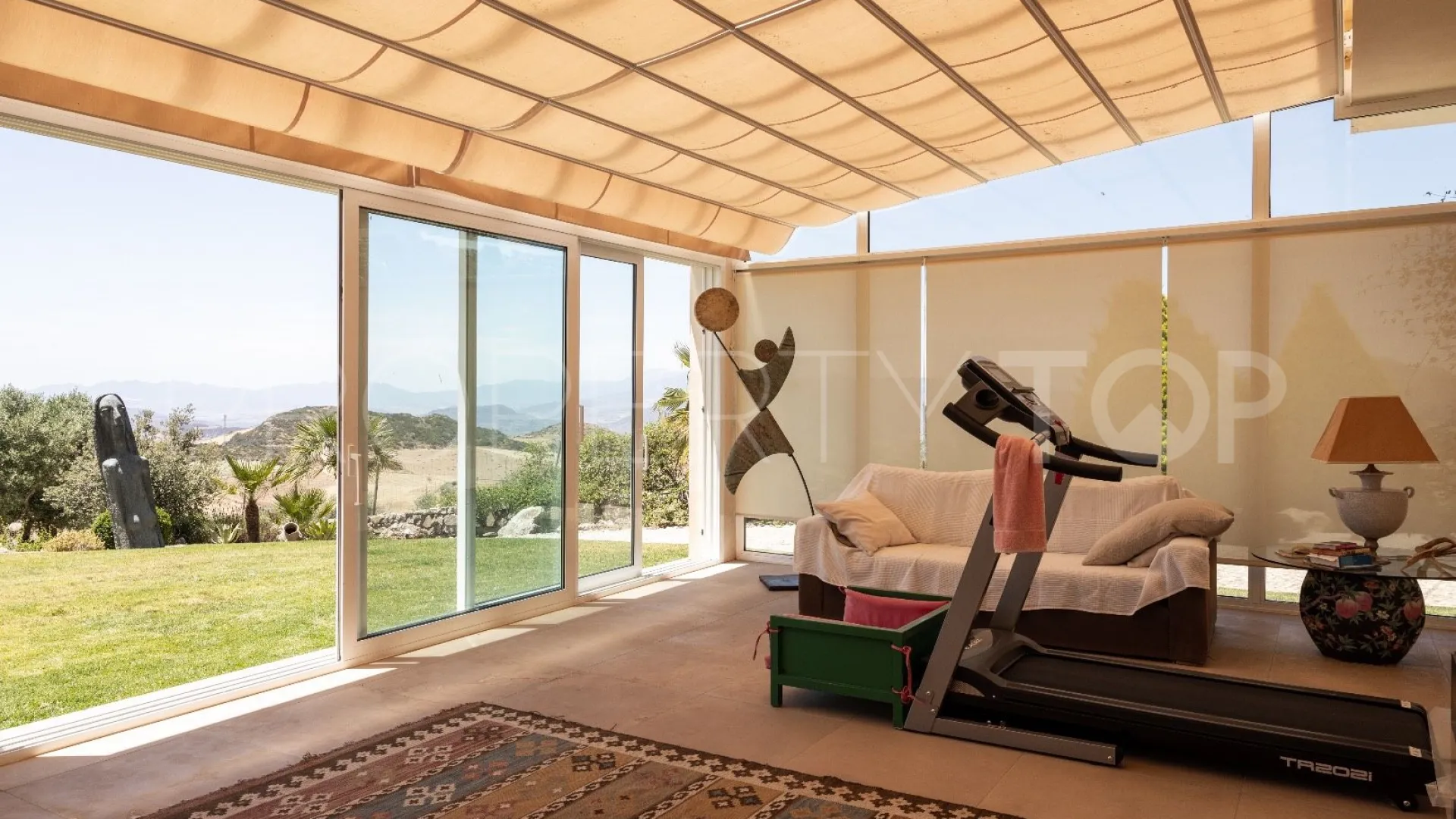 Villa de 5 dormitorios a la venta en Antequera