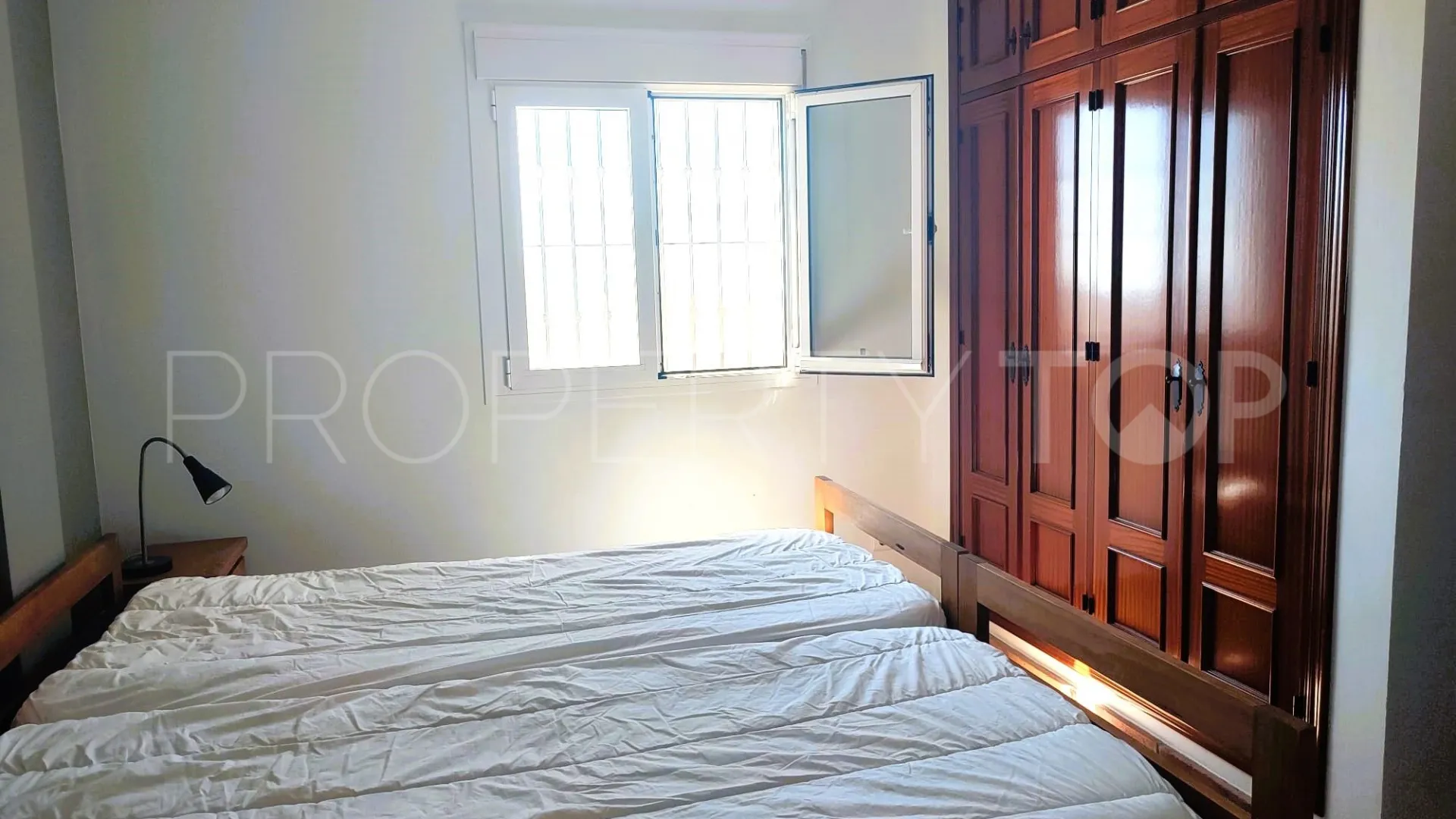 For sale house with 4 bedrooms in Arenas
