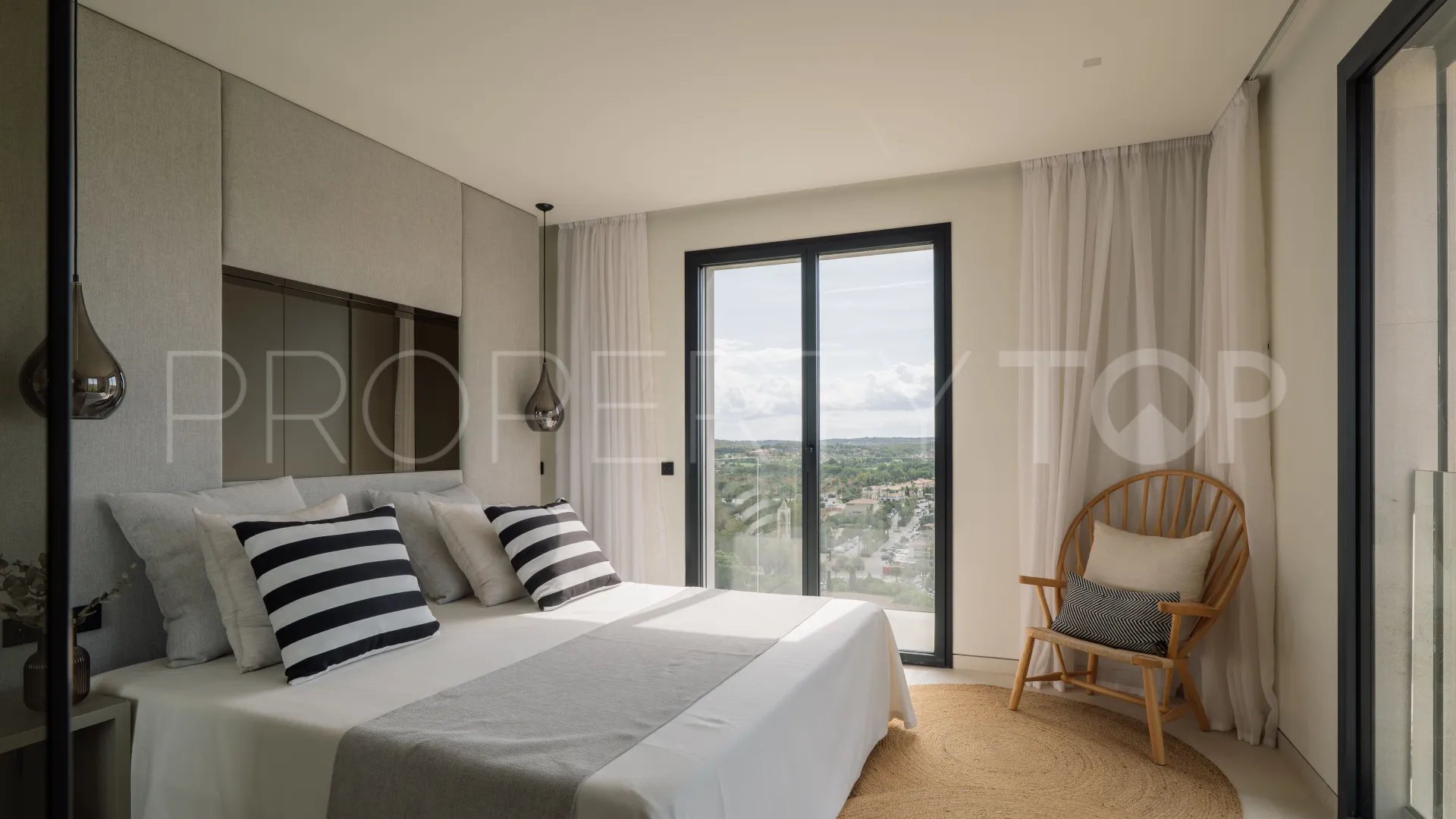 Ground floor apartment for sale in Santa Ponsa with 4 bedrooms